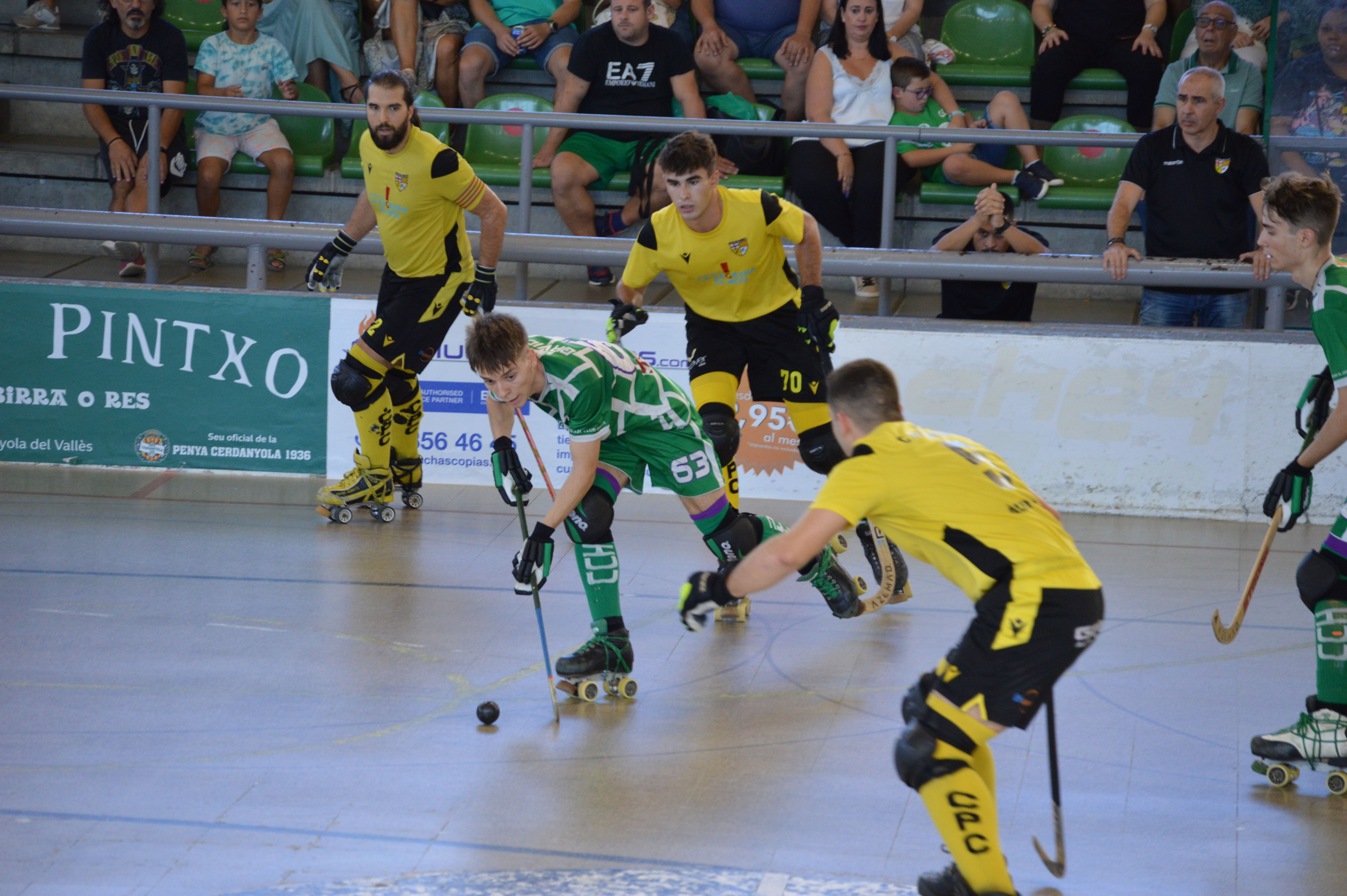 Una jugada de la final de Supercopa de Catalunya a Can Xarau. FOTO: Nora MO