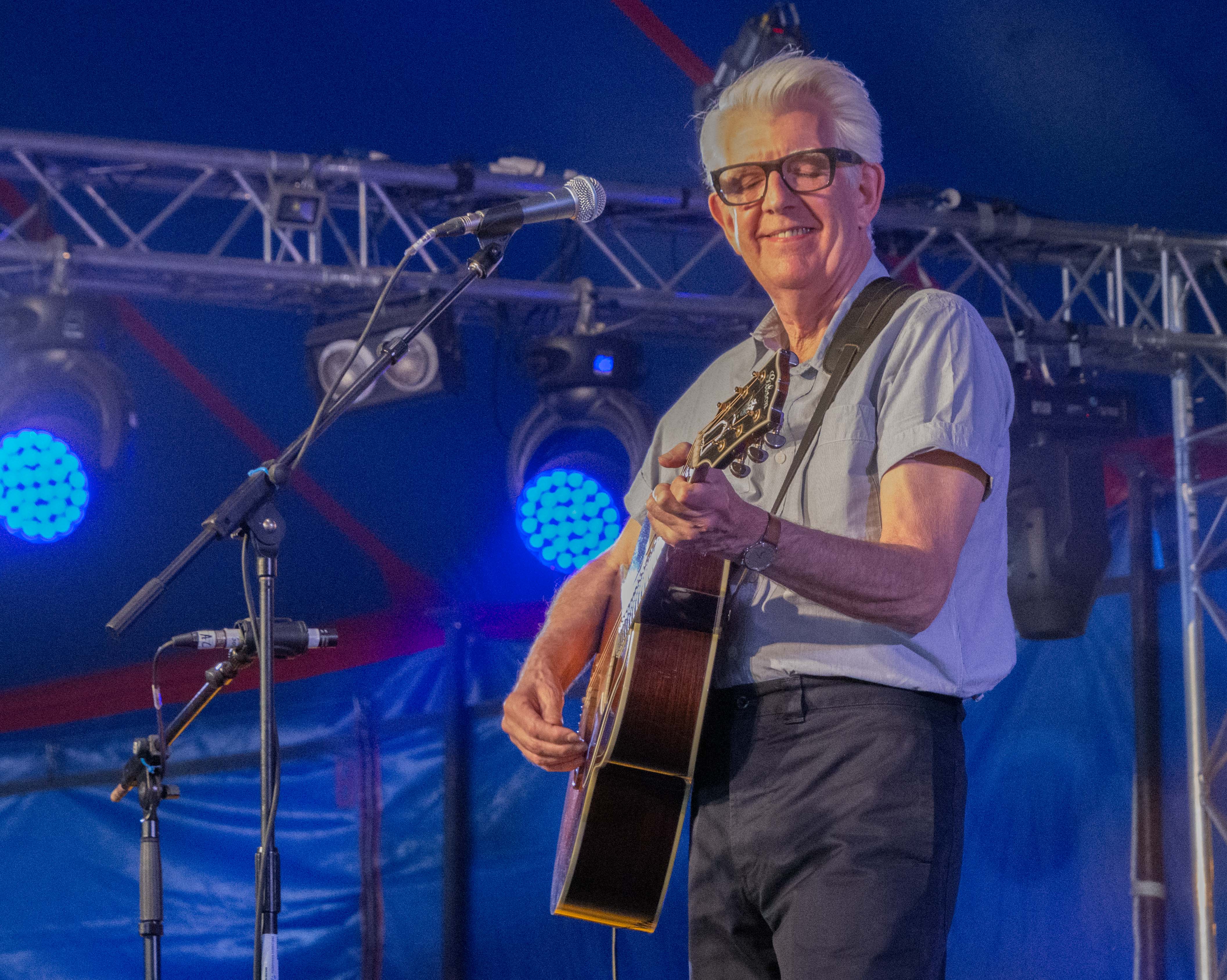 Nick Lowe actuarà al Blues 2022 amb la banda Straitjackets. FOTO: Cedida