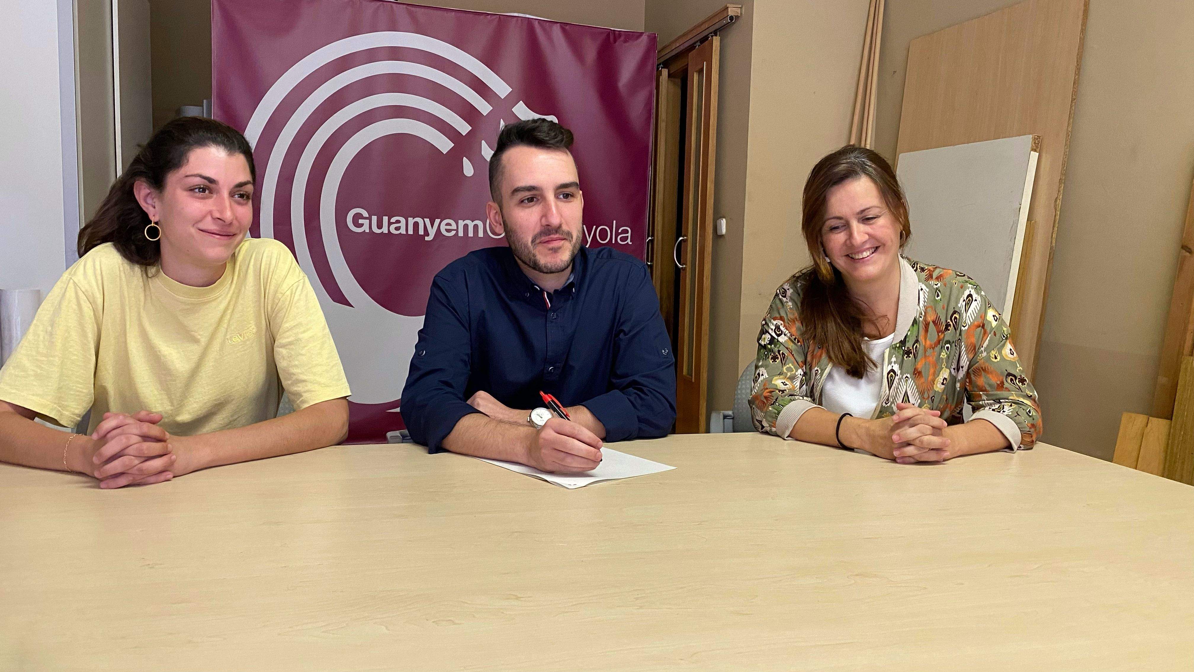 Els actuals regidors de Guanyem, Anna Montfort i Ivan González, l'exregidora Elvi Vila en roda de premsa. FOTO: Mónica GM