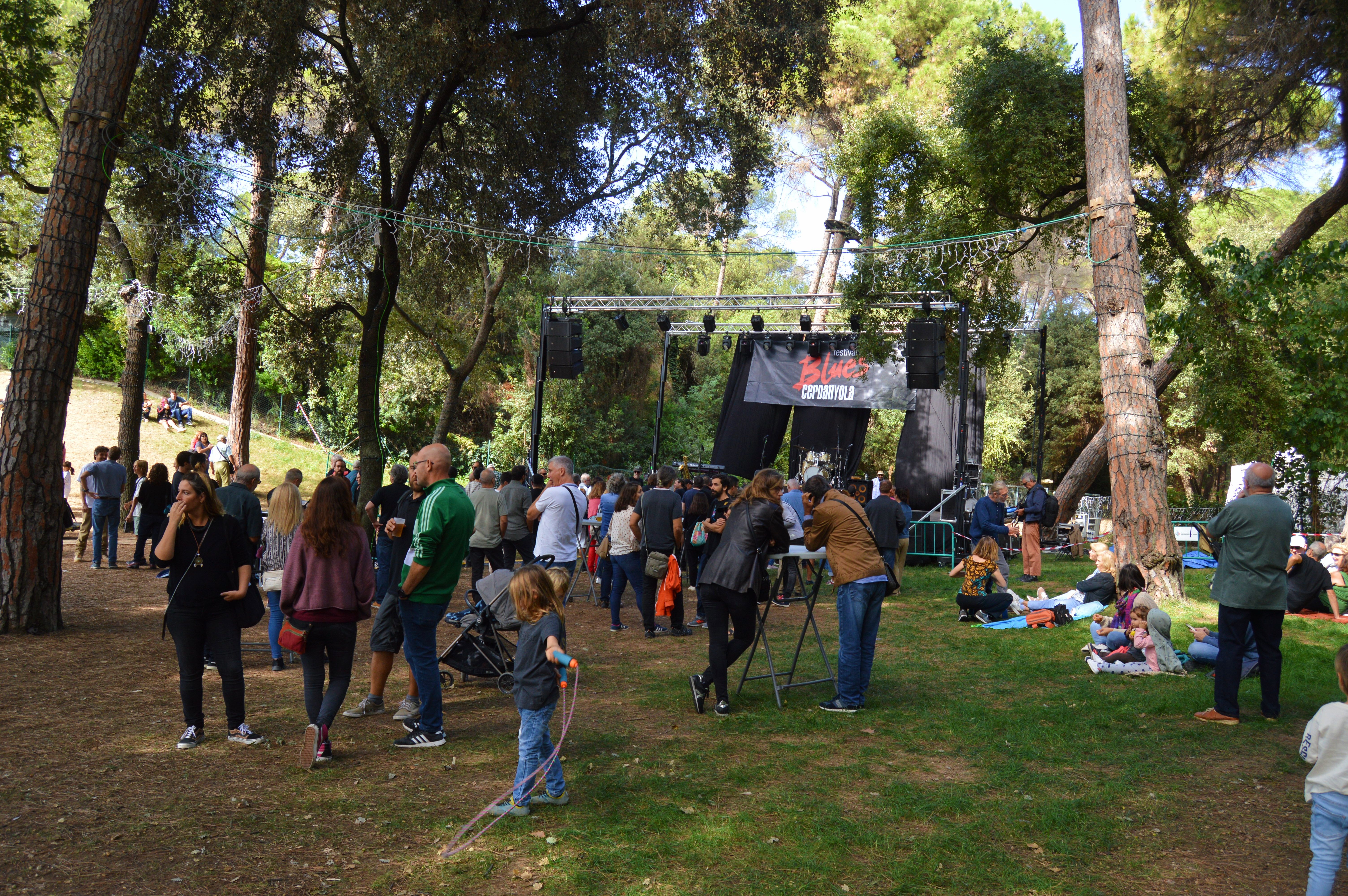 Públic a l'escenari Bosc del Bosc Tancat en el concert de Selwyn Birchwood al Festival de Blues. FOTO: Nora MO