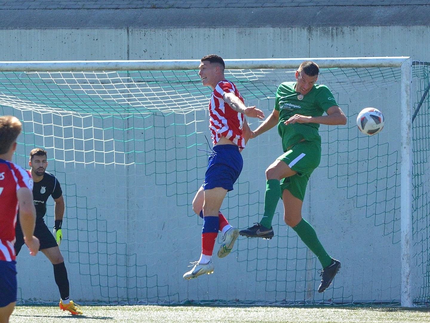 El Cerdanyola Futbol Club a Fontetes davant de l'Atlético de Madrid B. FOTO: Cerdanyola FC