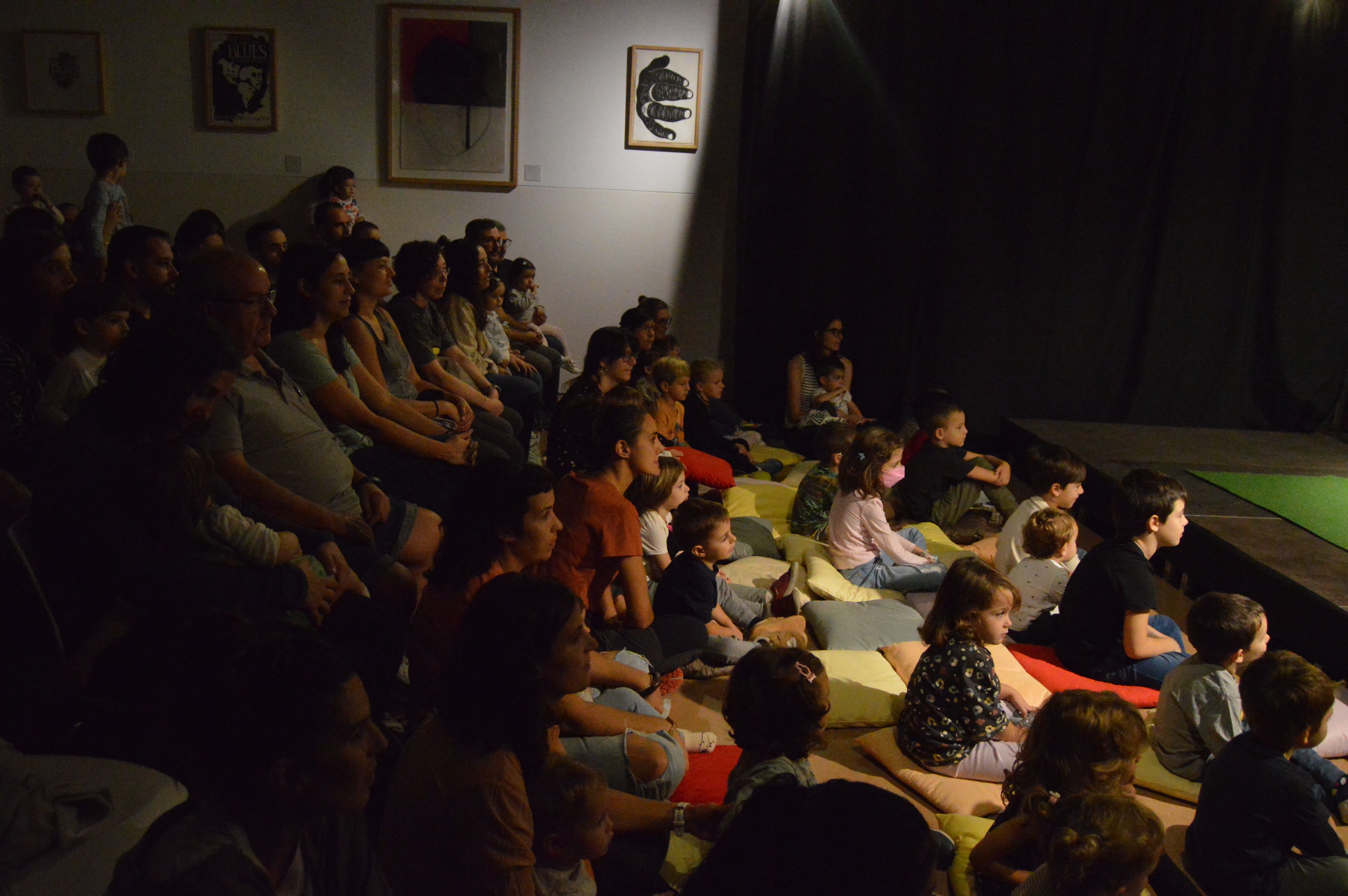 Tallers d’Apicirc de la cia. Pessic de Circ en el MAC&Xic. FOTO: Nora MO Tallers d’Apicirc de la cia. Pessic de Circ en el MAC&Xic. FOTO: Nora MO