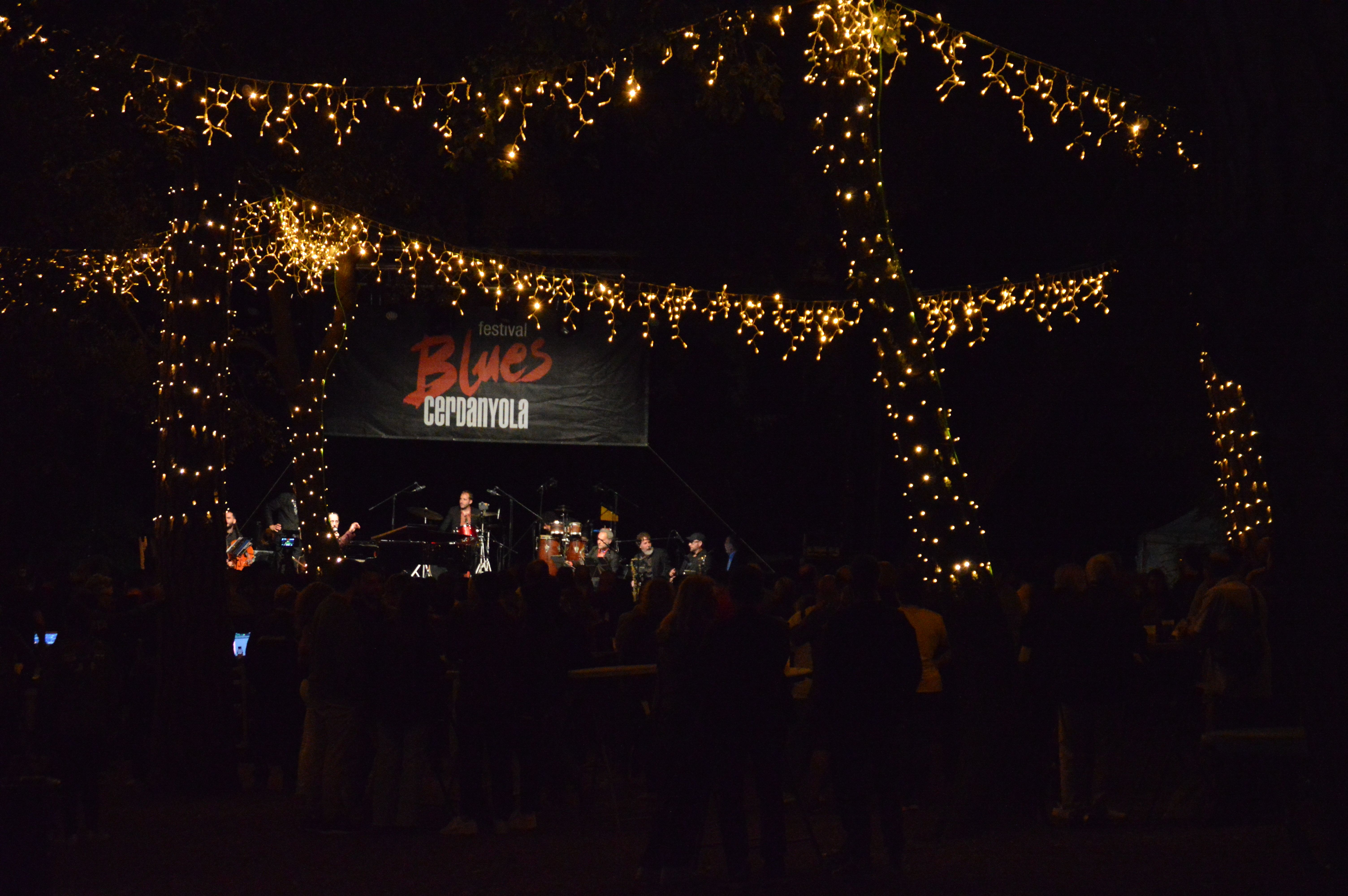 El Bosc Tancat il·luminat l'última nit de Festival de Blues. FOTO: Nora MO