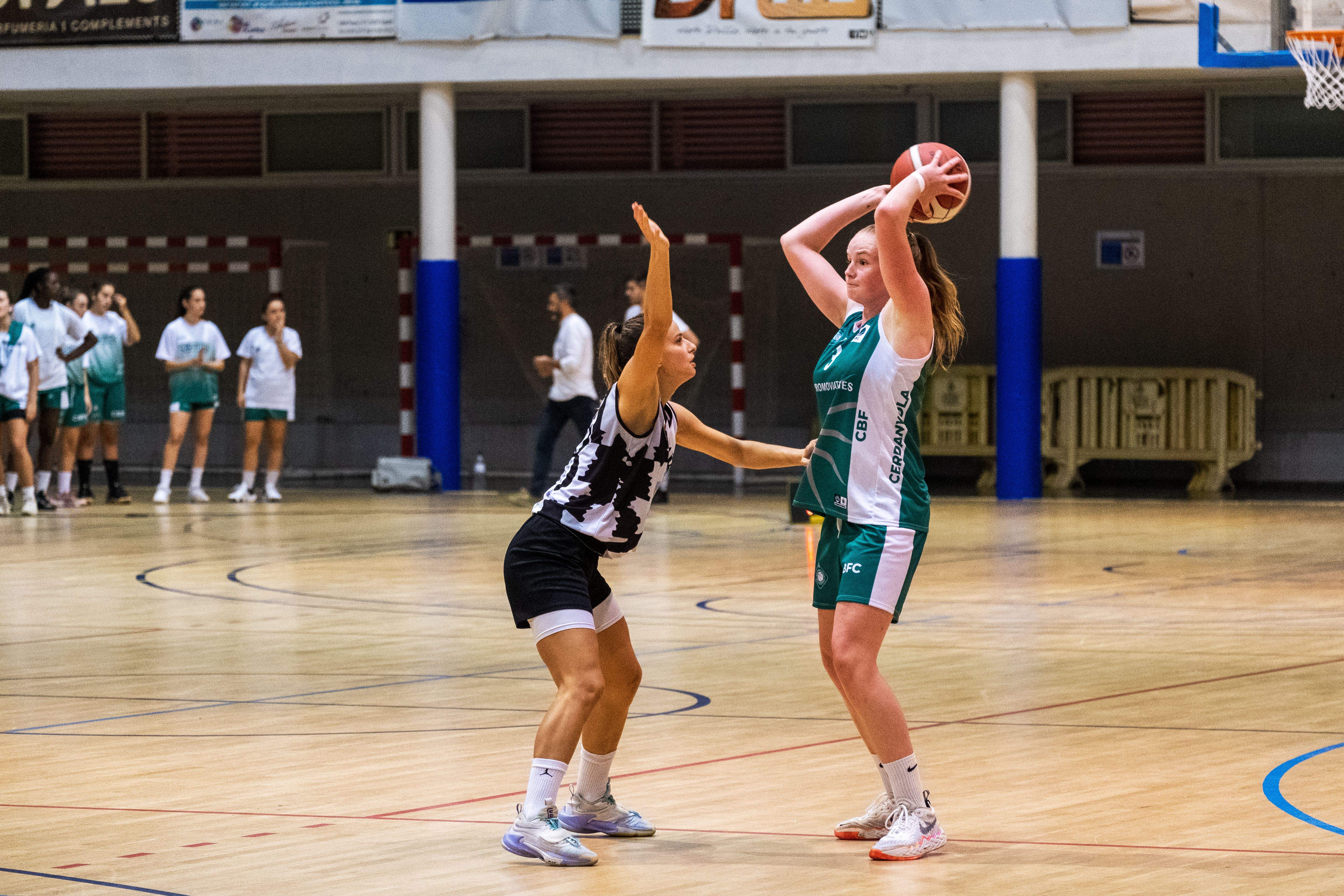 Partit del Club Bàsquet Femení Cerdanyola a Liga Femenina 2, al PEM Guiera aquesta temporada. FOTO: Ale Gómez