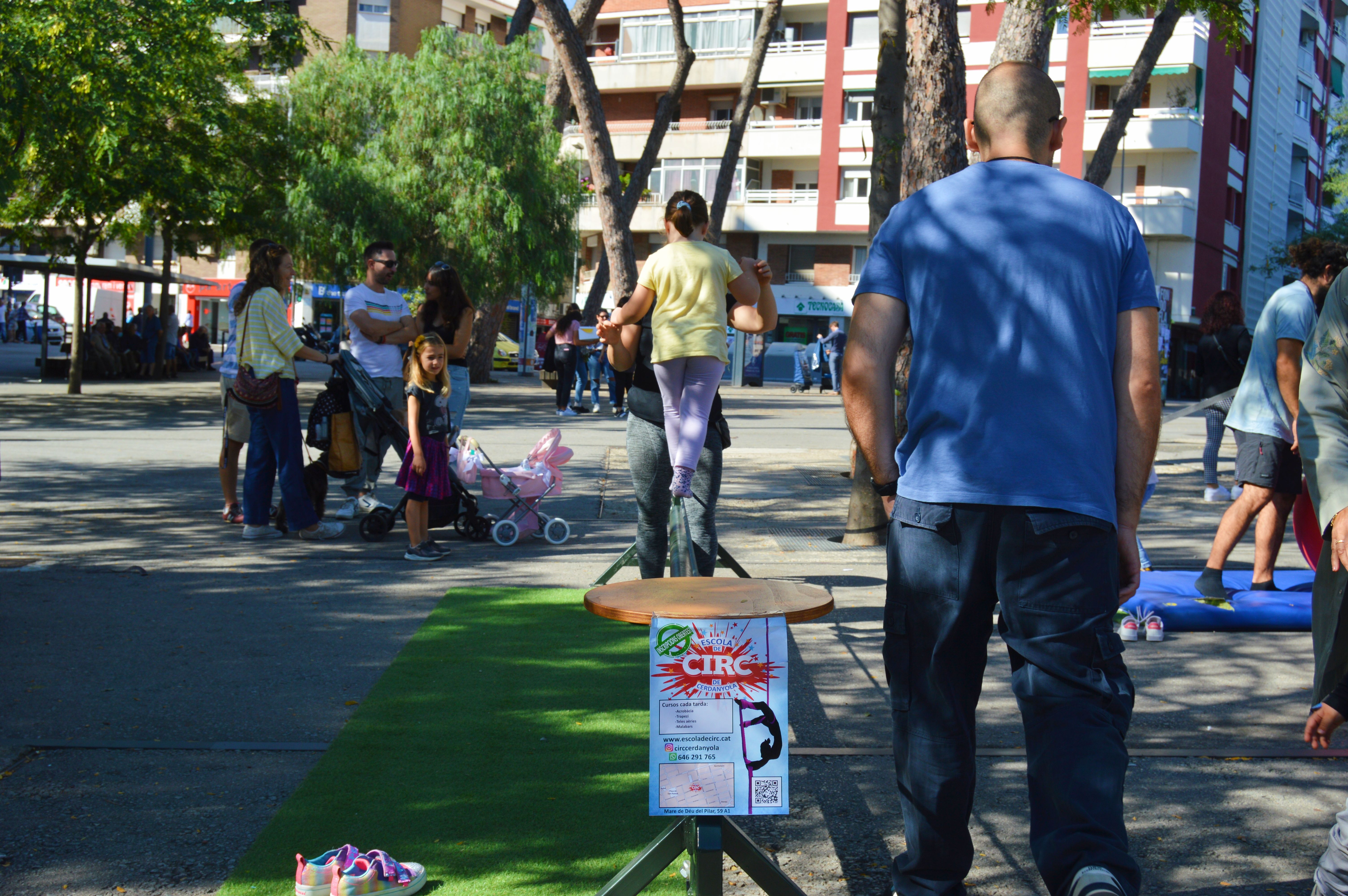 Fira d'entitats i activitats al Mercat de Fontetes en l'aniversari de Castellers de Cerdanyola. FOTO: Nora MO