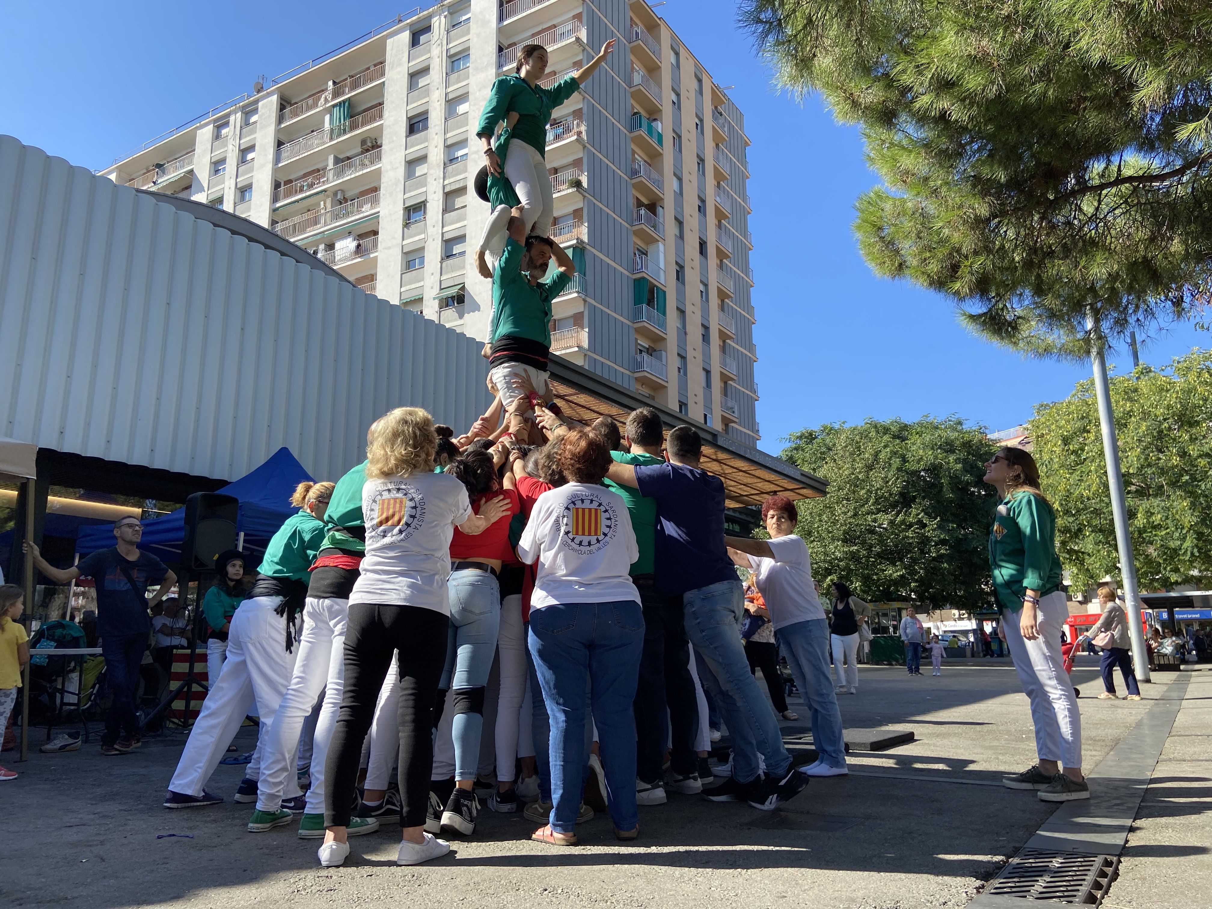 Fira d'entitats i activitats al Mercat de Fontetes en l'aniversari de Castellers de Cerdanyola. FOTO: Nora MO