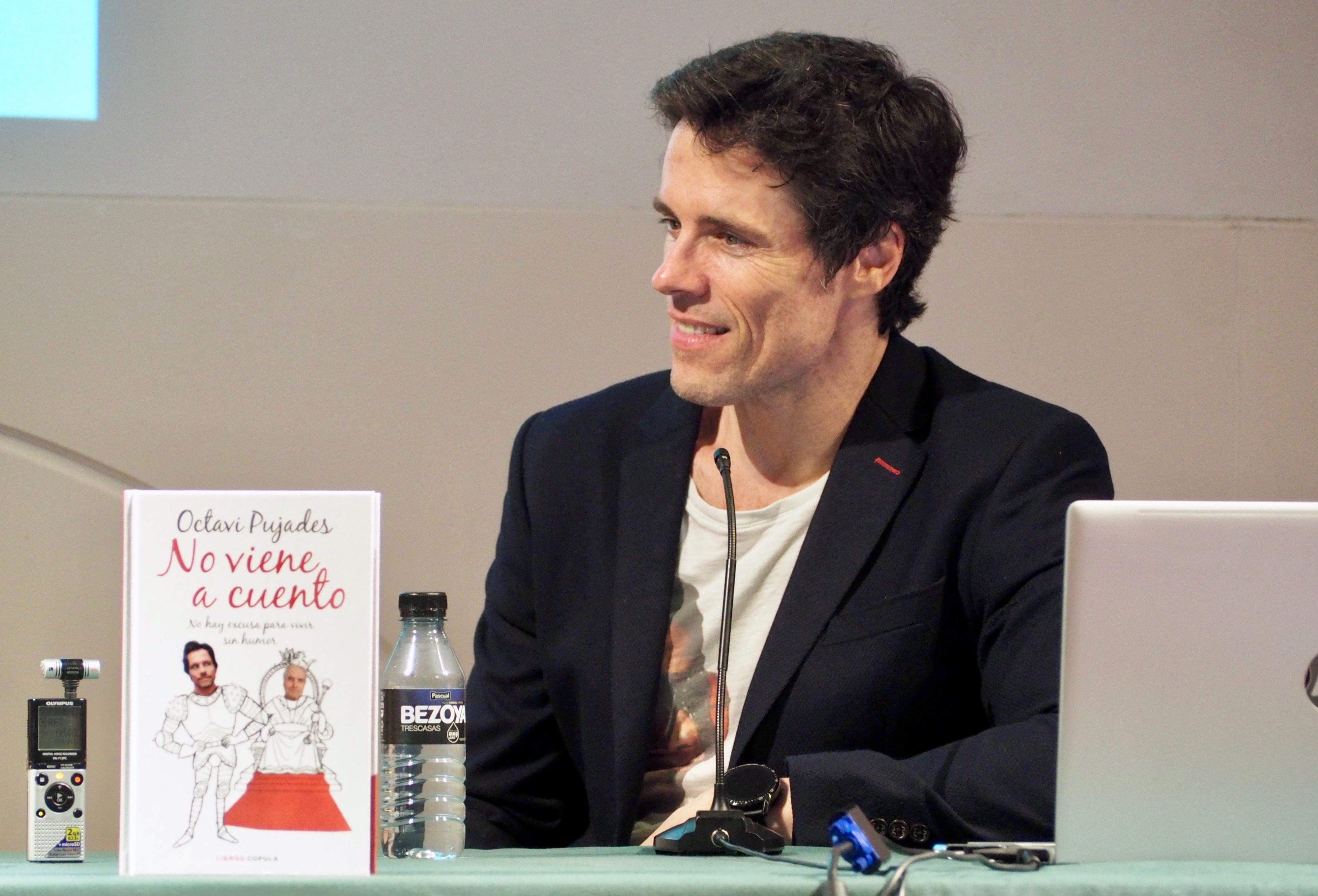 L'actor Octavi Pujades durant la presentació del seu llibre a Cerdanyola. FOTO: Mónica GM