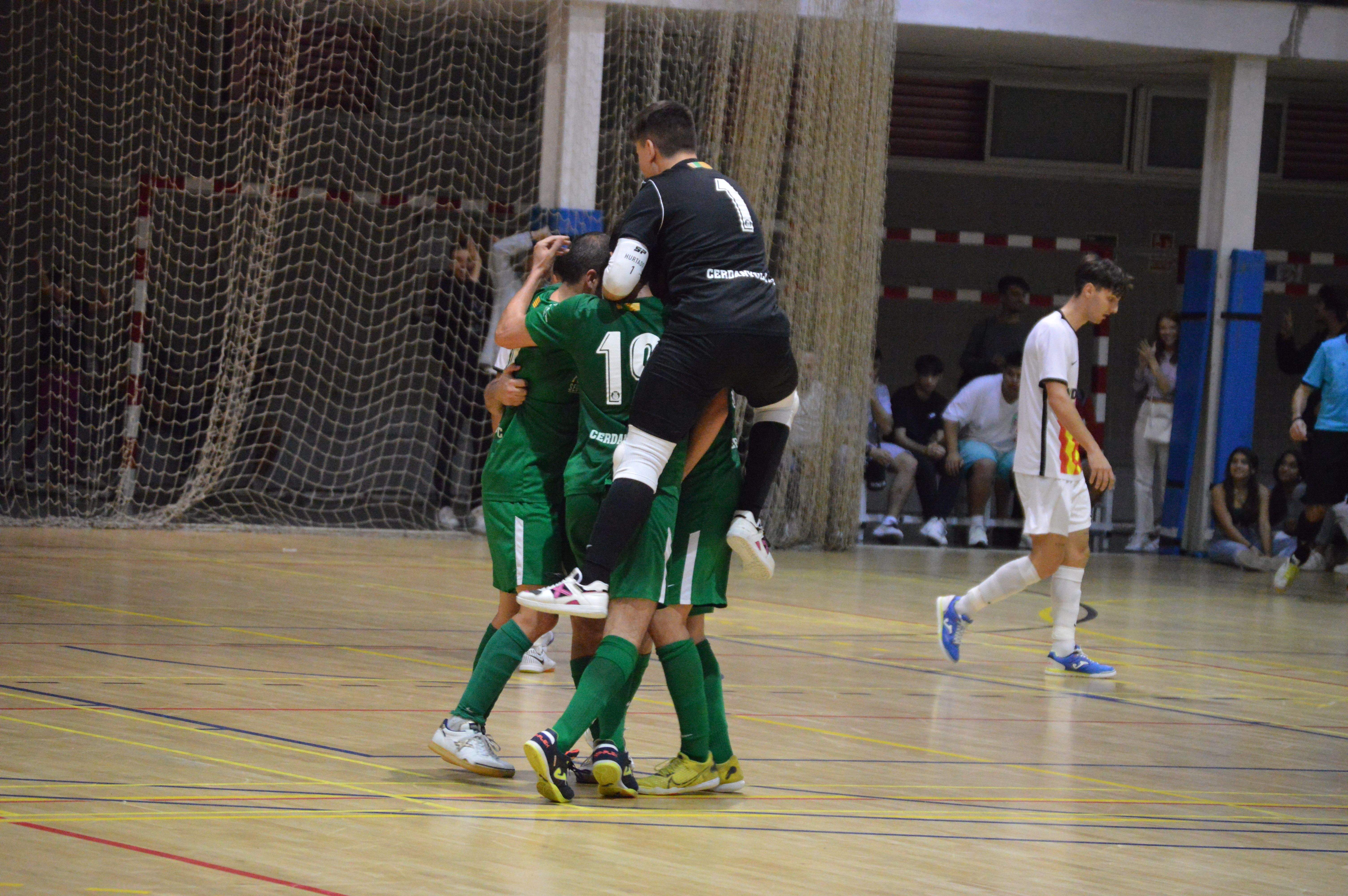 El Cerdanyola FC de futsal venç l'Indústries Santa Coloma i es posa líder de Segona B Nacional. FOTO: Nora MO