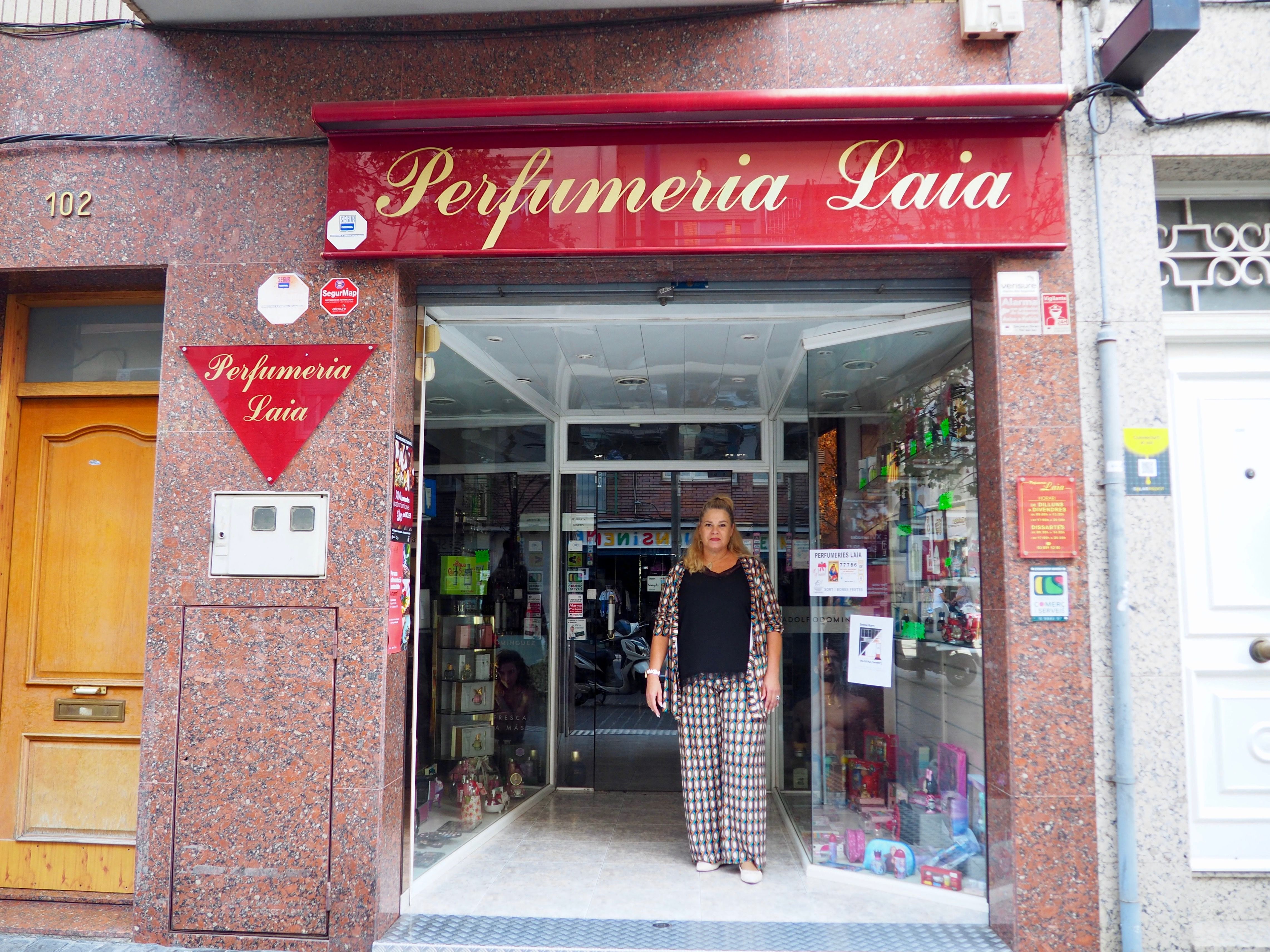 Beatriz Moura, de la Perfumeria Laia, també ha apagat els llums del seu local. FOTO: Mónica GM