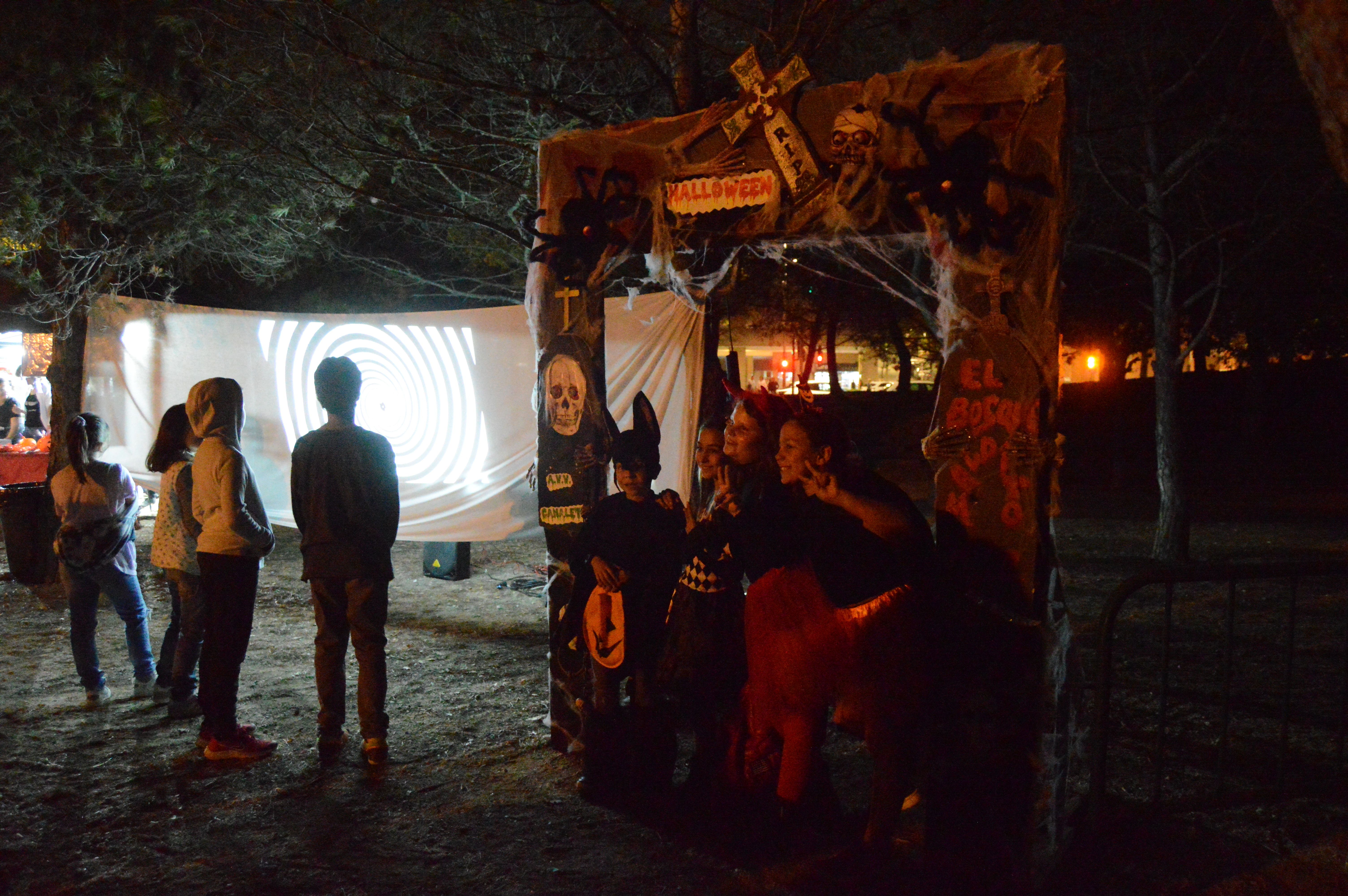 'Bosc Maleït de Halloween de l'Associació de Veïns de Canaletes. FOTO: Nora MO