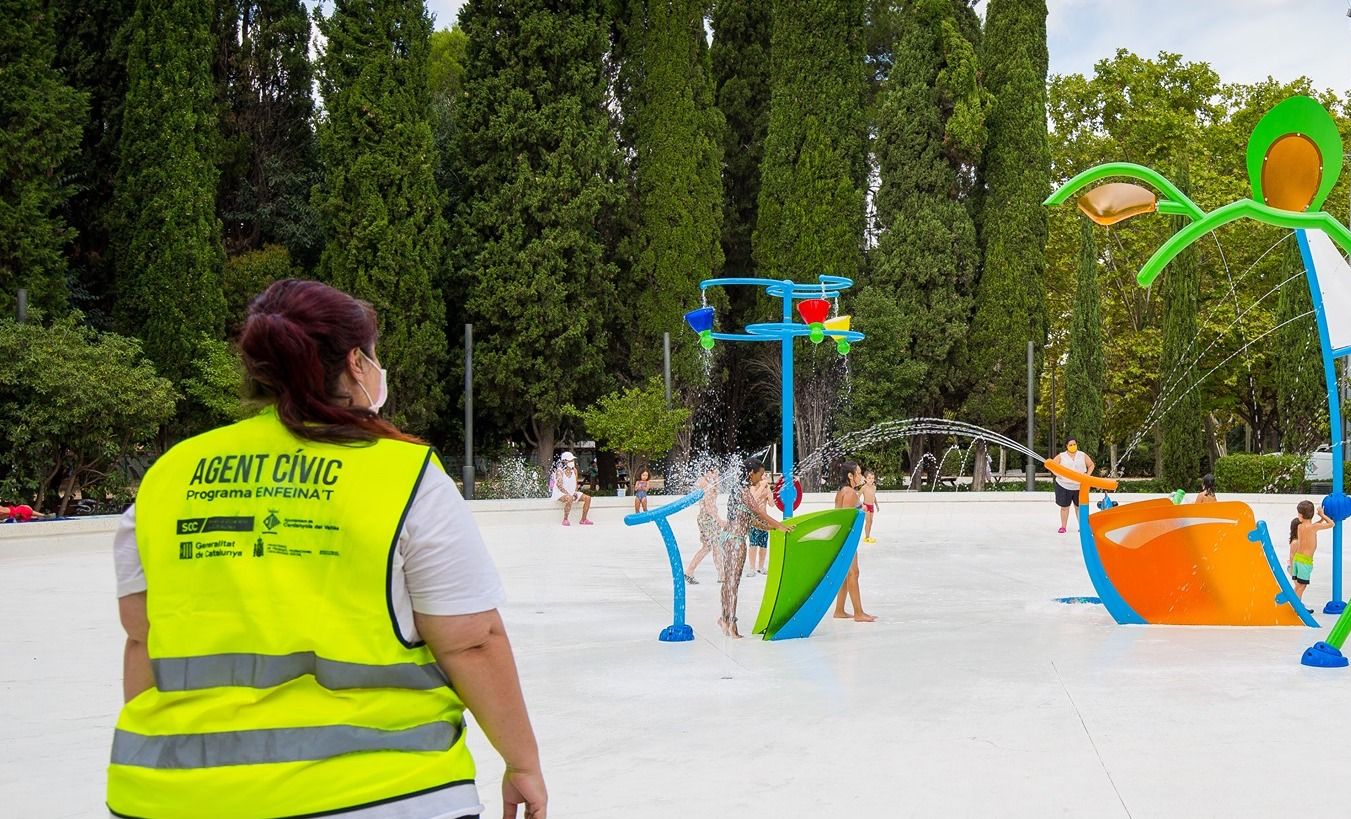 Entre les ofertes de feina dels plans d'ocupació hi ha vacants com a agents cívics. FOTO: Núria Puentes (Ajuntament de Cerdanyola) Entre les ofertes de feina dels plans d'ocupació hi ha vacants com a agents cívics. FOTO: Núria Puentes (Ajuntament de Cerdanyola)