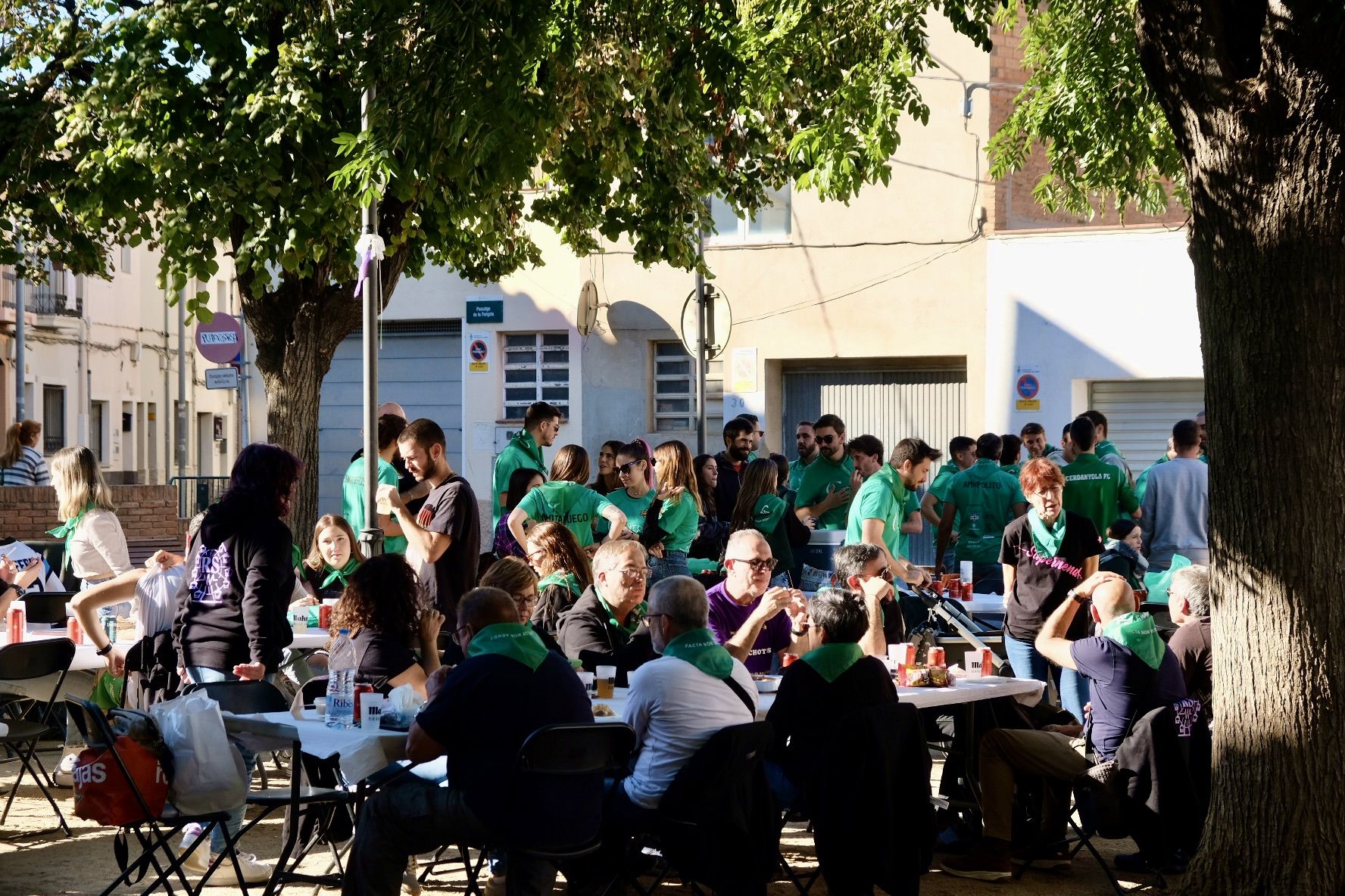 1a edició del Dinar Popular de Penyes en la Festa Major de Sant Martí 2022. FOTO: Ale Gómez