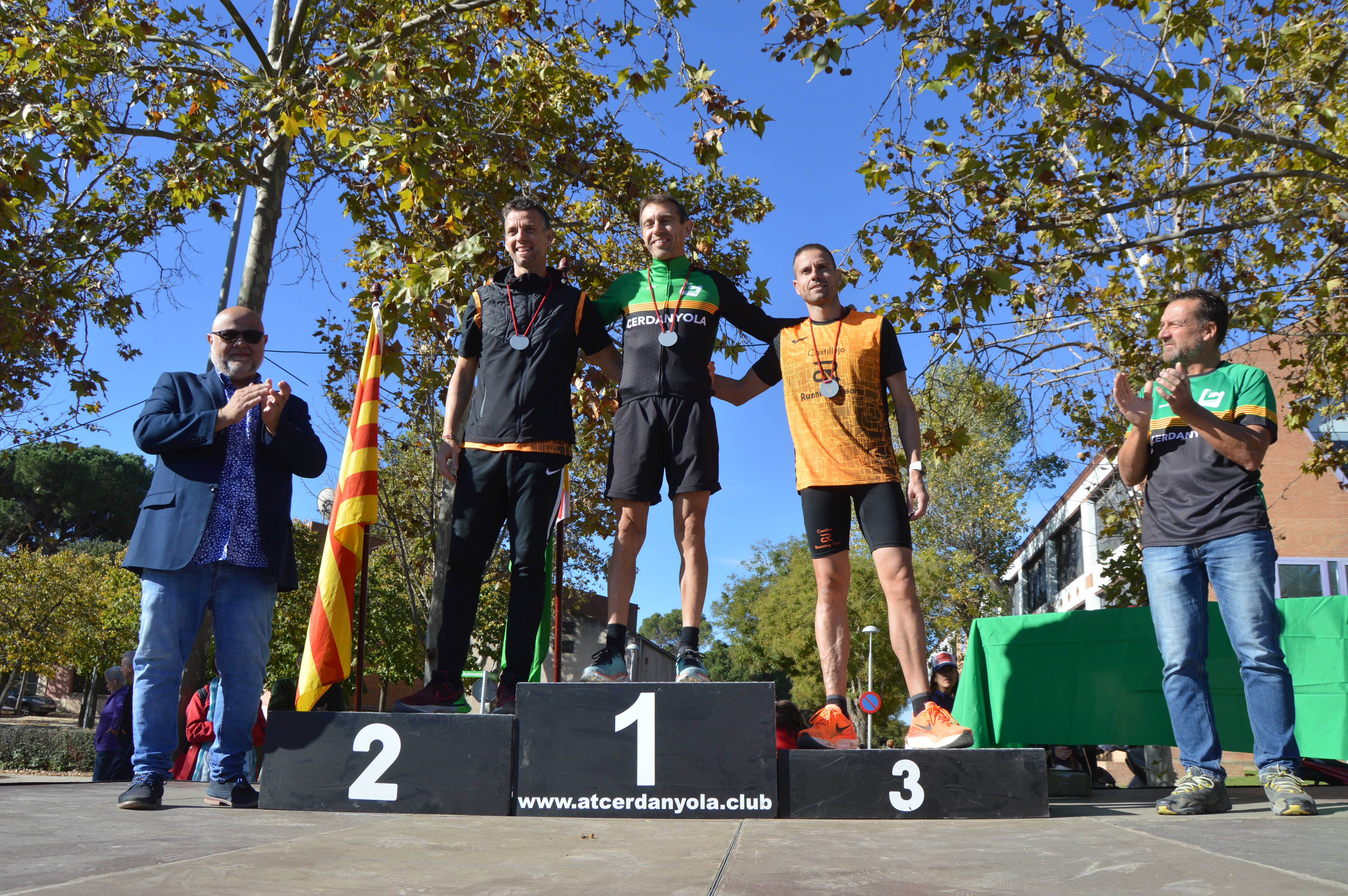 Pòdium de la cursa Open masculina al Cros Ciutat Cerdanyola. FOTO: Nora MO Pòdium de la cursa Open masculina al Cros Ciutat Cerdanyola. FOTO: Nora MO