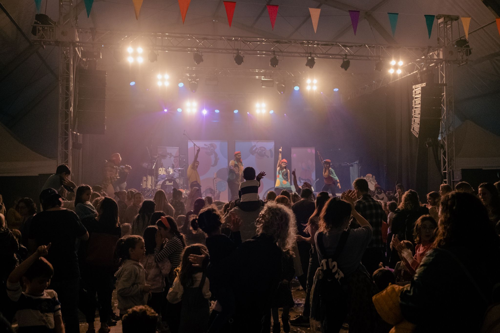 Espectacle infantil i xocolatada per Sant Martí a l'envelat. FOTO: Ale Gómez