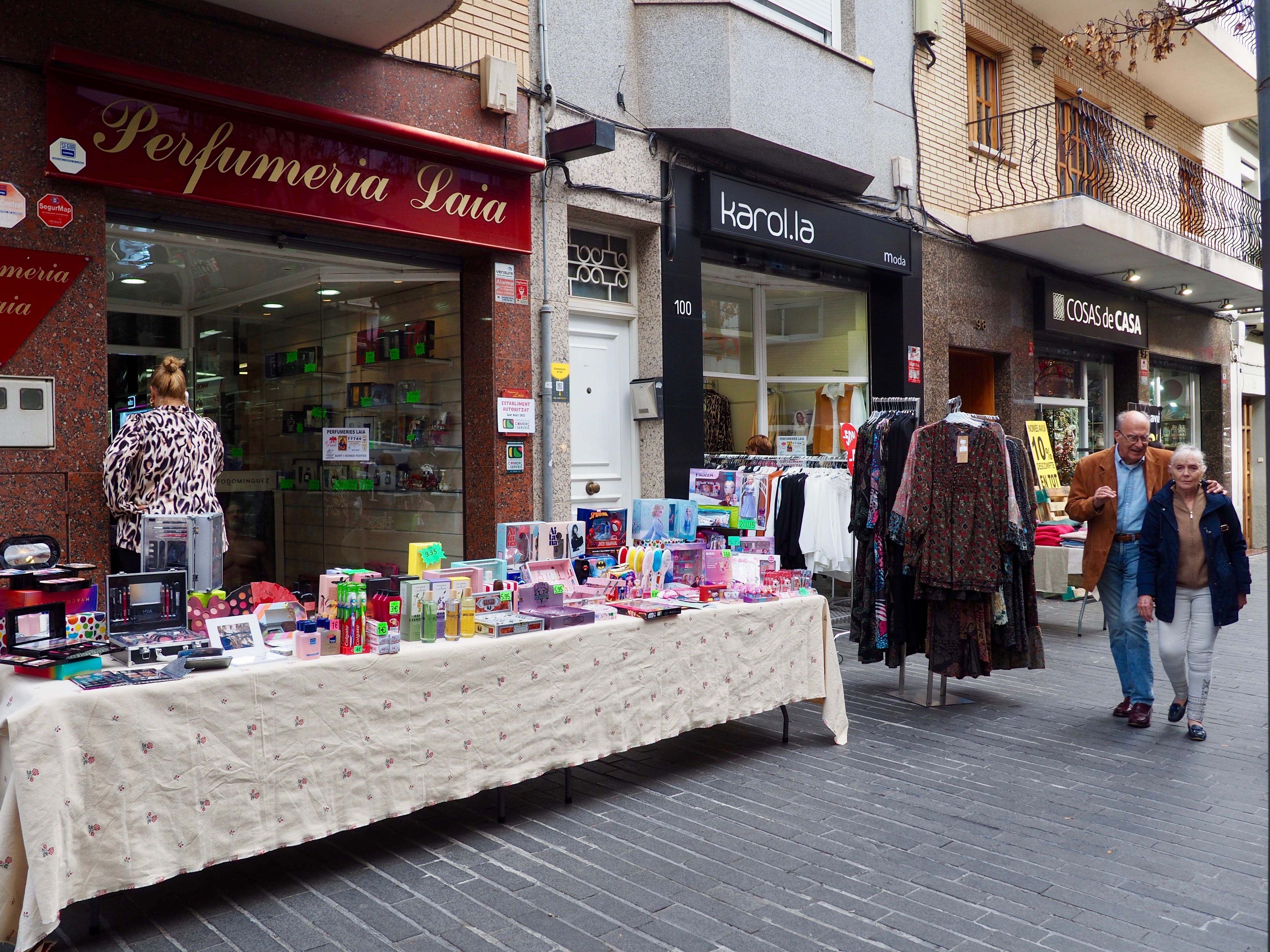 El comerç local surt al carrer durant la Festa Major de Sant Martí. FOTO: Mónica García Moreno