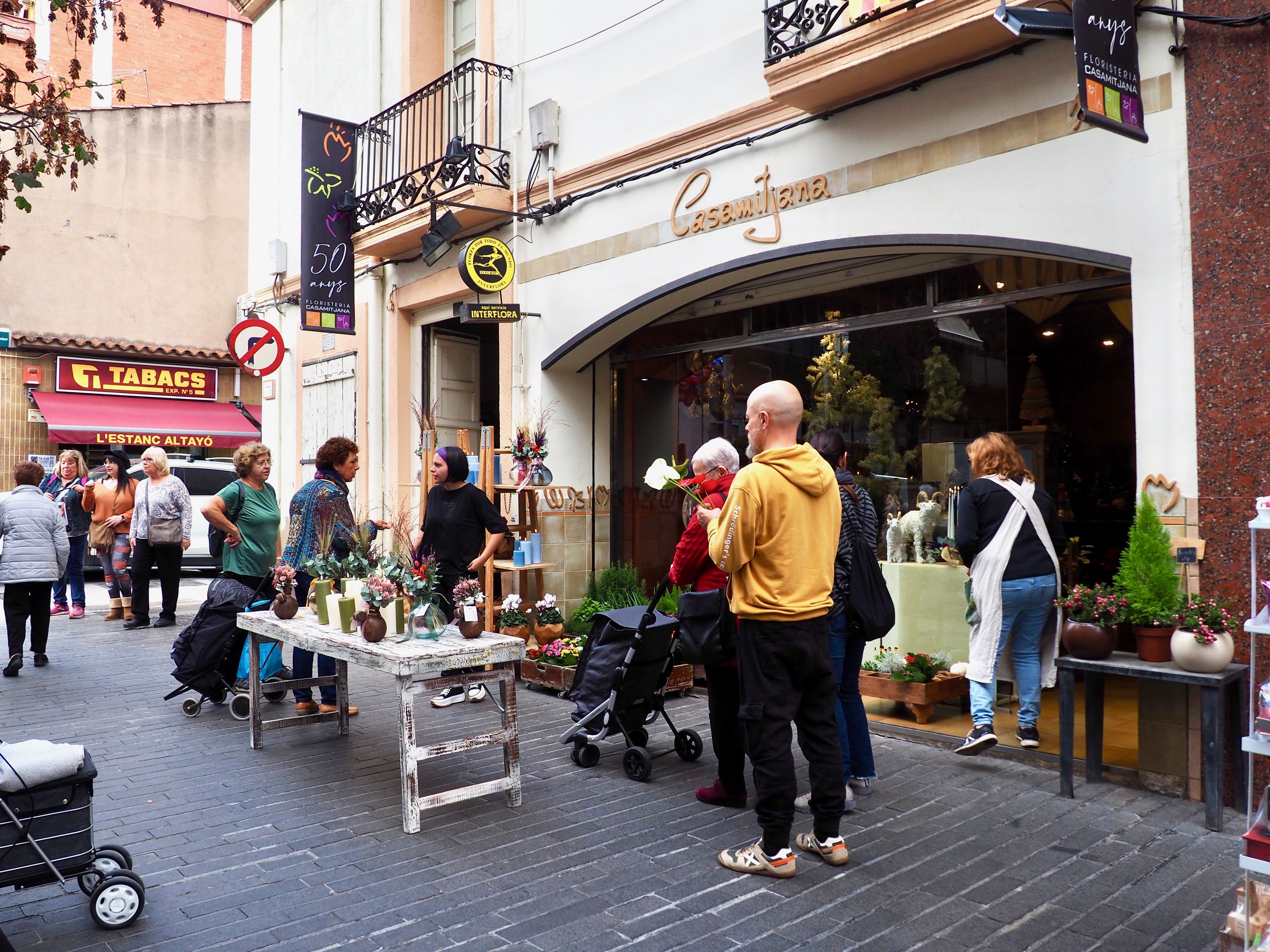 El comerç local surt al carrer durant la Festa Major de Sant Martí. FOTO: Mónica García Moreno