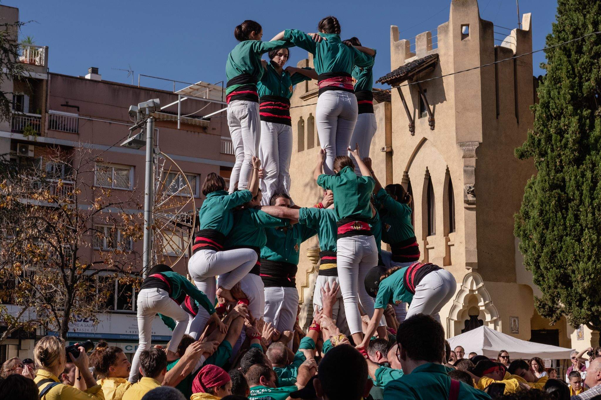 El 4d7 dels Castellers de Cerdanyola en construcció. FOTO: Ale Gómez