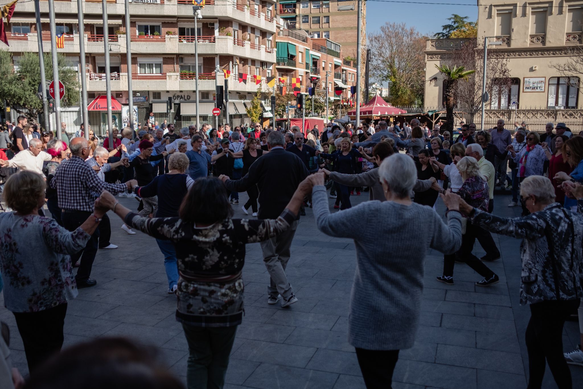 Agrupació Cultural Sardanista de Cerdanyola a la matinal de cultura de Sant Martí 2022. FOTO: Ale Gómez