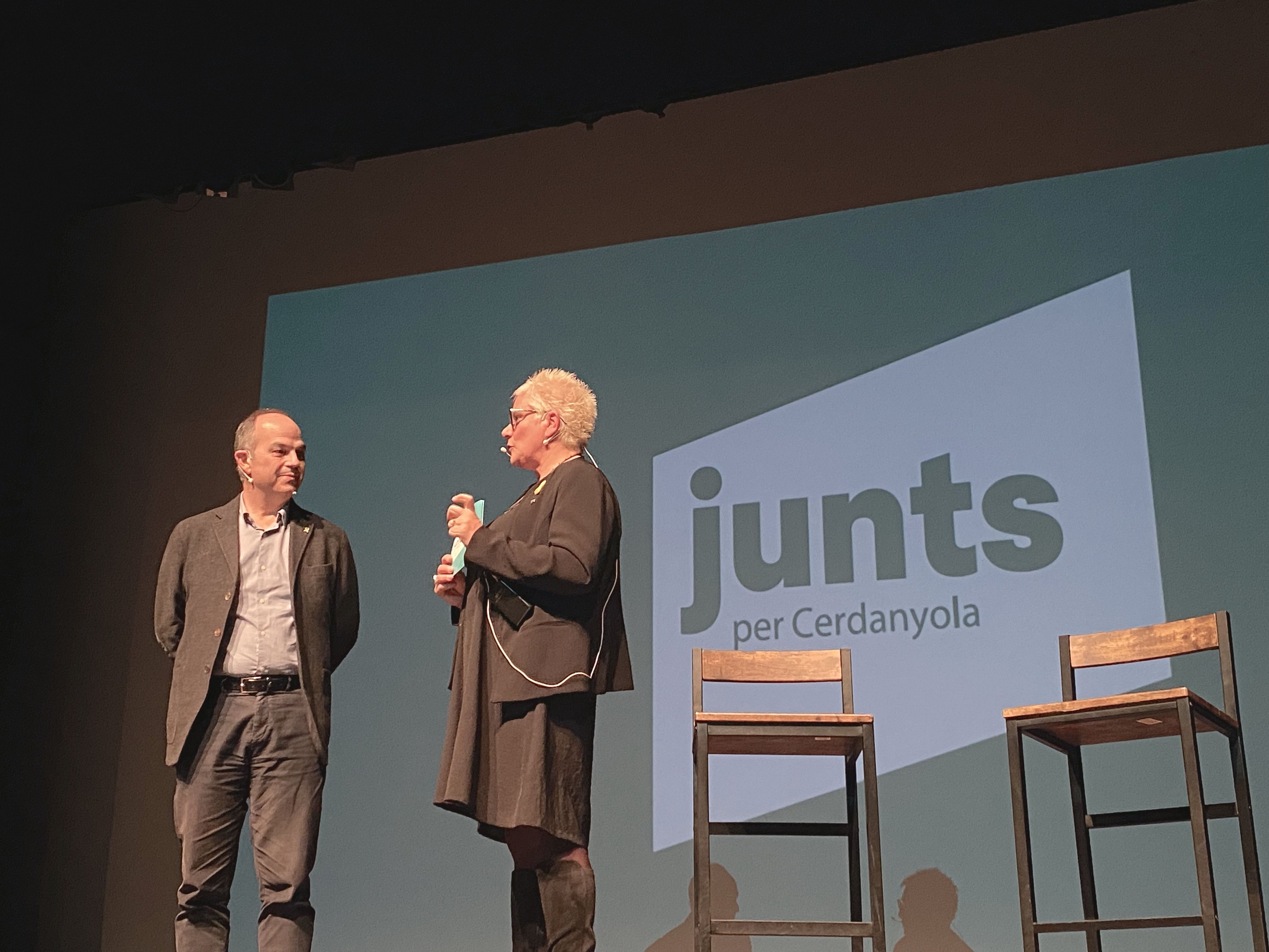 Jordi Turull i Àngels Guimerà a l'acte de presentació de Joan Sánchez (Junts per Cerdanyola). Jordi Turull i Àngels Guimerà a l'acte de presentació de Joan Sánchez (Junts per Cerdanyola).