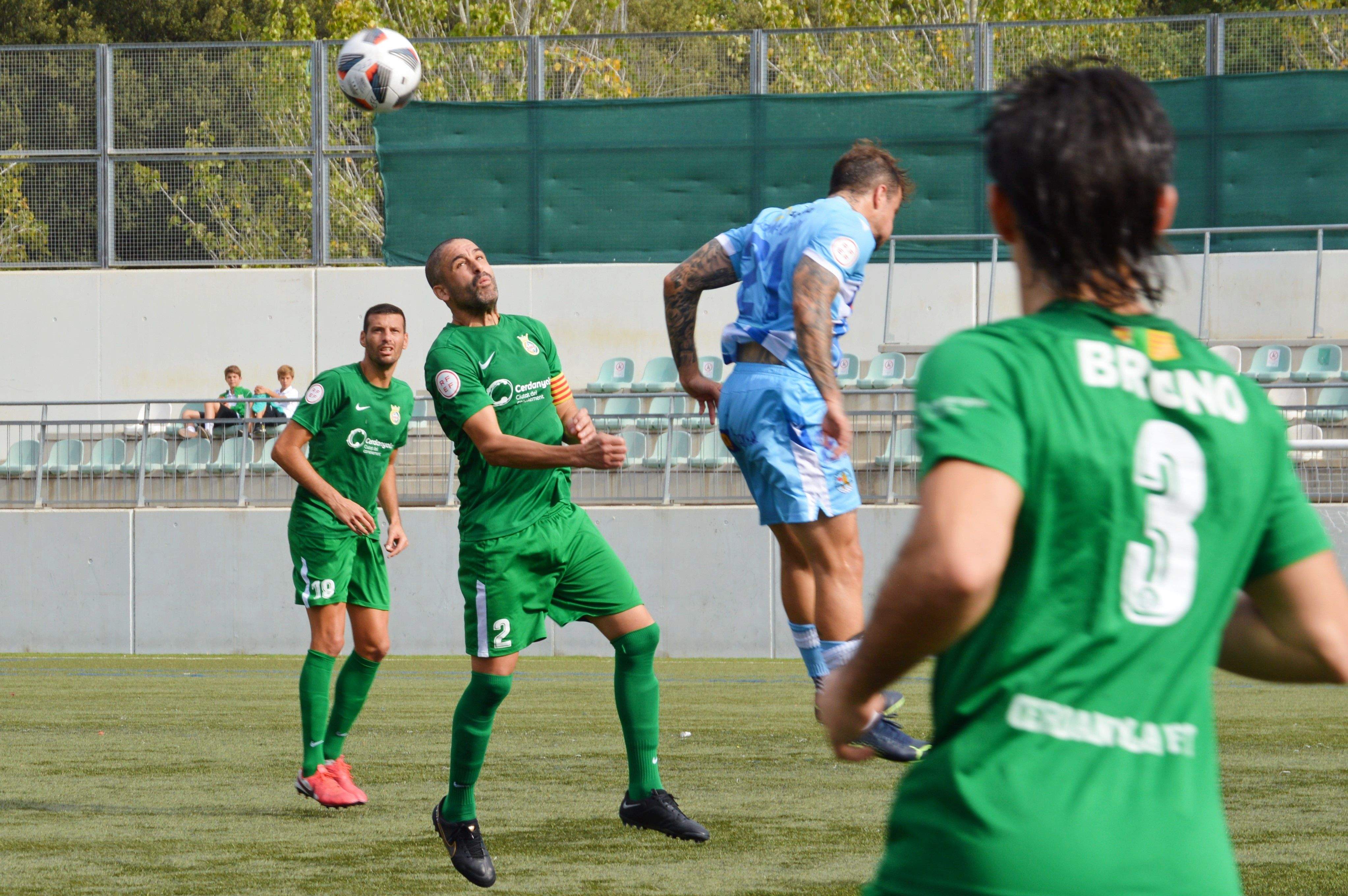Dani Martí (dorsal 2) del Cerdanyola Futbol Club en un partit de Segona B-Segona RFEF. FOTO: Nora MO Dani Martí (dorsal 2) del Cerdanyola Futbol Club en un partit de Segona B-Segona RFEF. FOTO: Nora MO