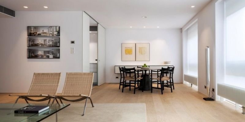 Estàncies que mostren amplitud i equilibri amb la llum que entra pels finestrals que van del terra al sostre. Promoció d’Uniq residential al carrer Rosselló, 257, Barcelona. FOTO: Cedida Estàncies que mostren amplitud i equilibri amb la llum que entra pels finestrals que van del terra al sostre. Promoció d’Uniq residential al carrer Rosselló, 257, Barcelona. FOTO: Cedida