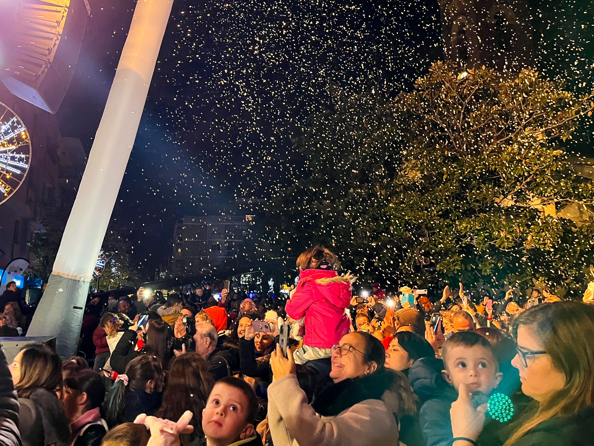 Encesa de llums de Nadal a Cerdanyola (1 de desembre de 2022). FOTO: Ale Gómez