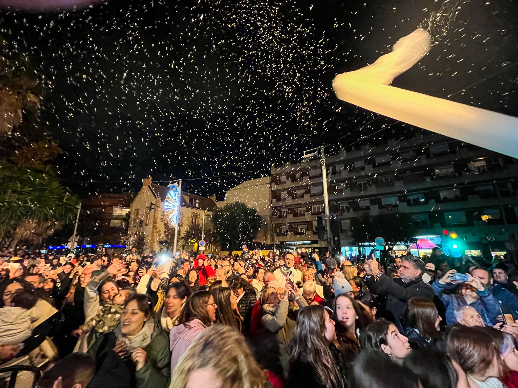 Encesa de llums de Nadal a Cerdanyola (1 de desembre de 2022). FOTO: Ale Gómez