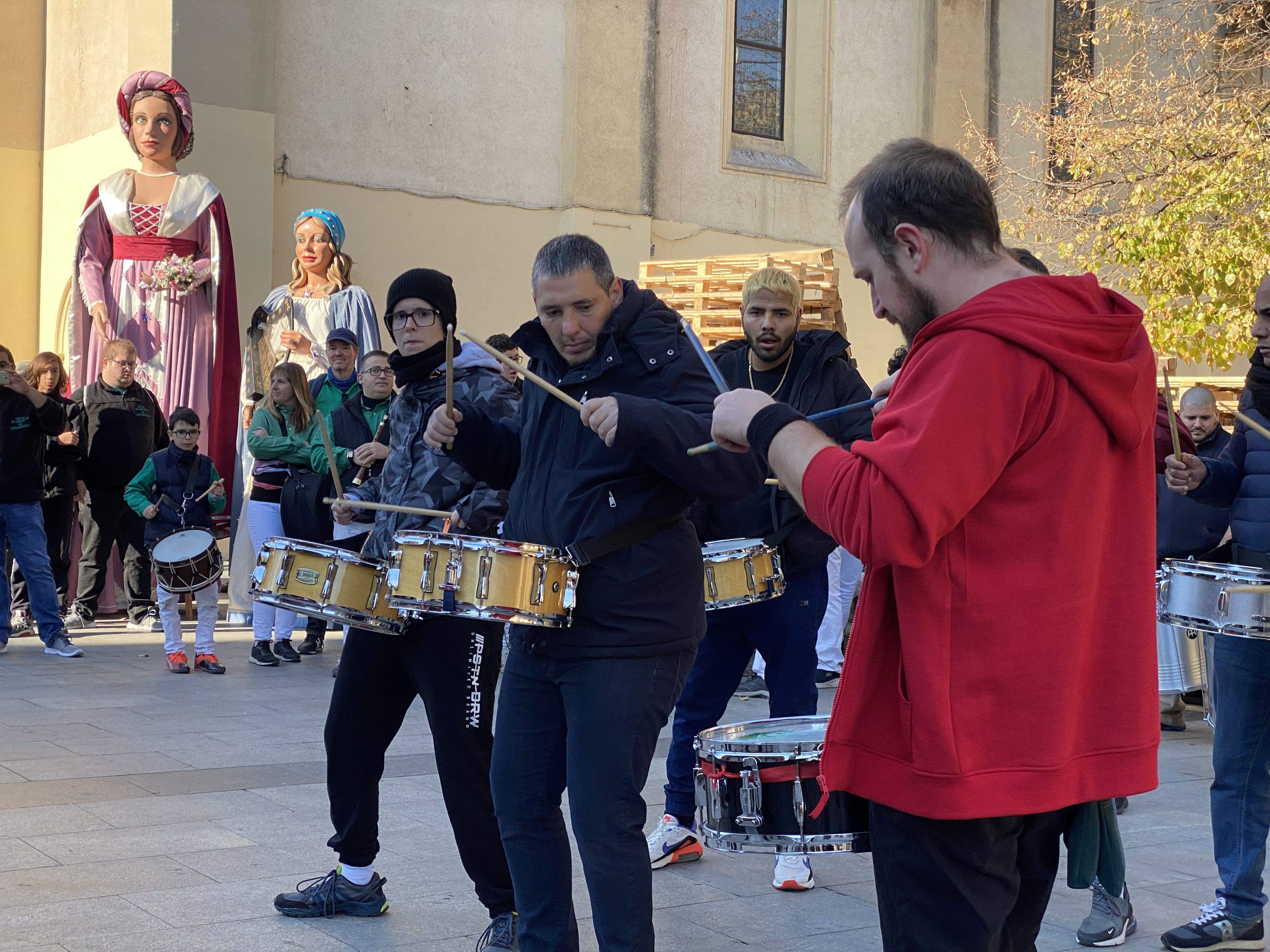 Batúcamela i Batukada Catalònia a la plaça de l'Abat Oliba. FOTO: Mónica GM