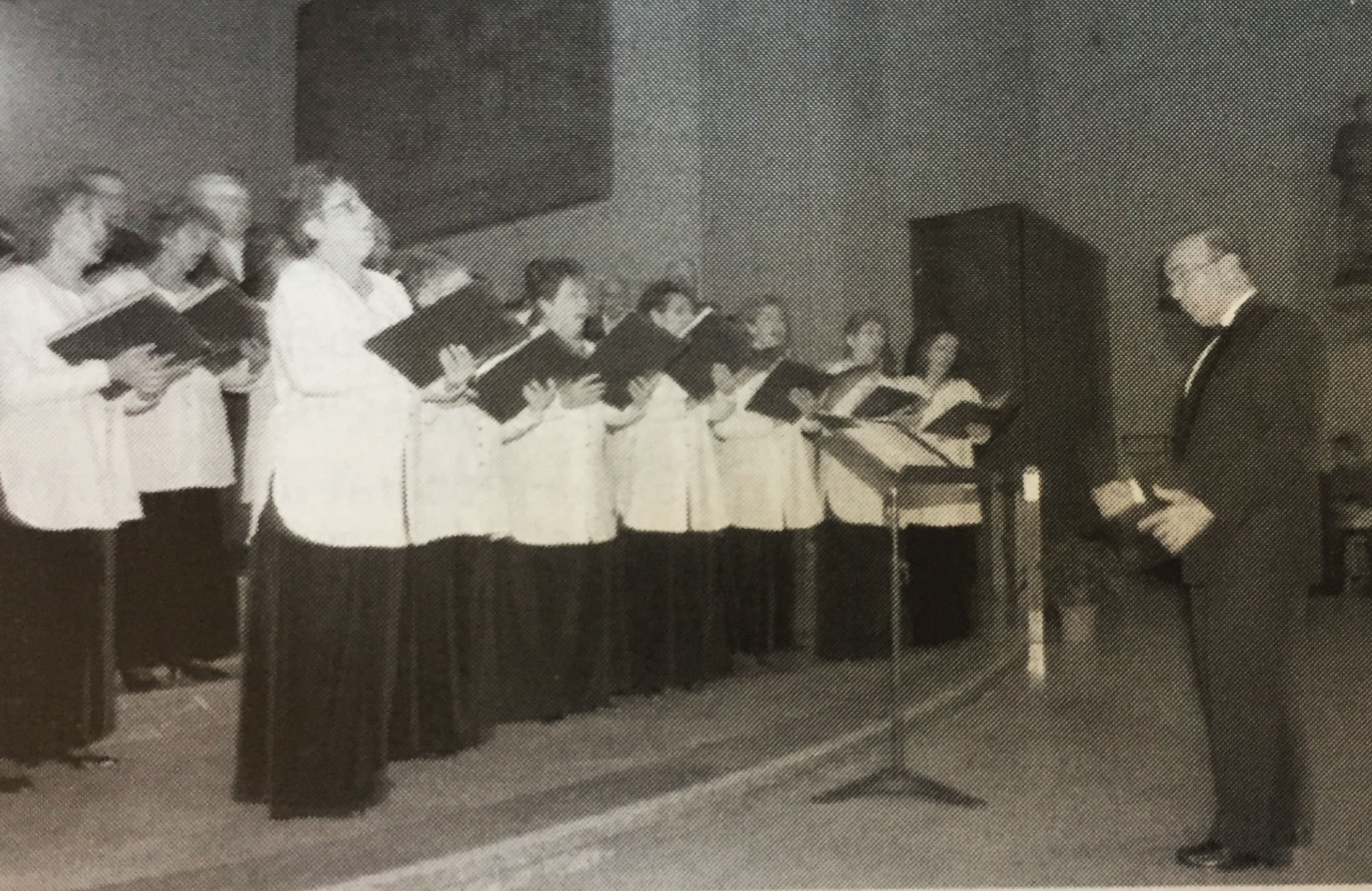 Jordi Morral i la Coral Cerdanyola durant el tradicional Concert de Nadal a l'Església de Sant Martí (2005)