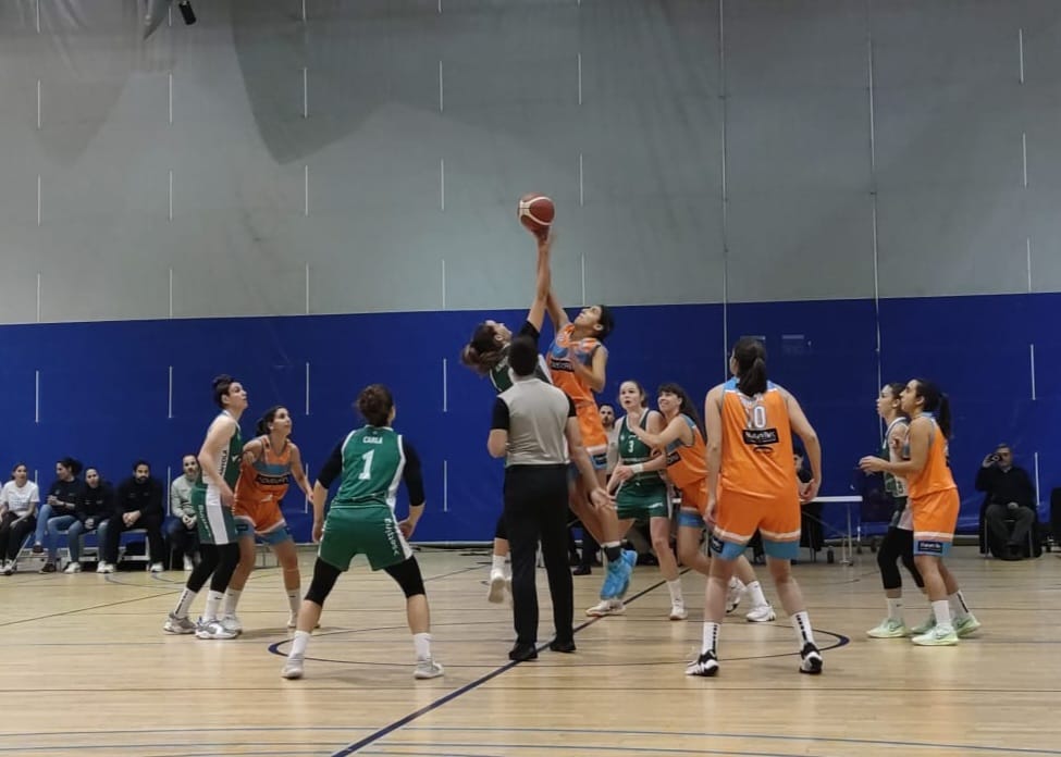 Partit a Guiera entre el CBF Cerdanyola i el Boet Mataró. FOTO: Héctor Castillo