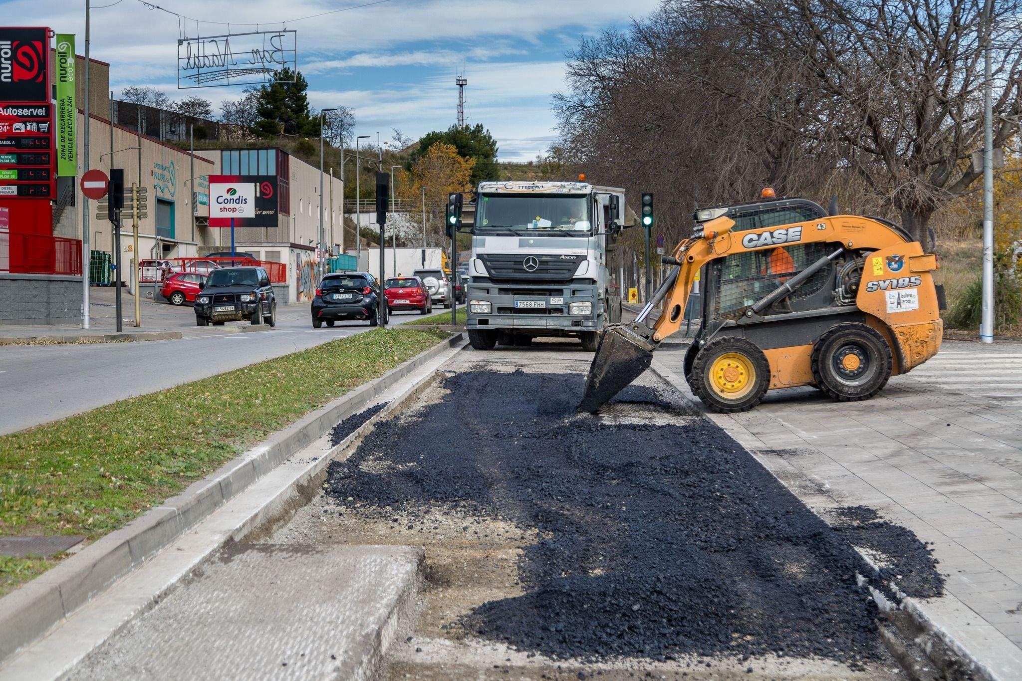 Treballs sobre l'asfalt a Cerdanyola. FOTO: Núria Puentes (Ajuntament de Cerdanyola)