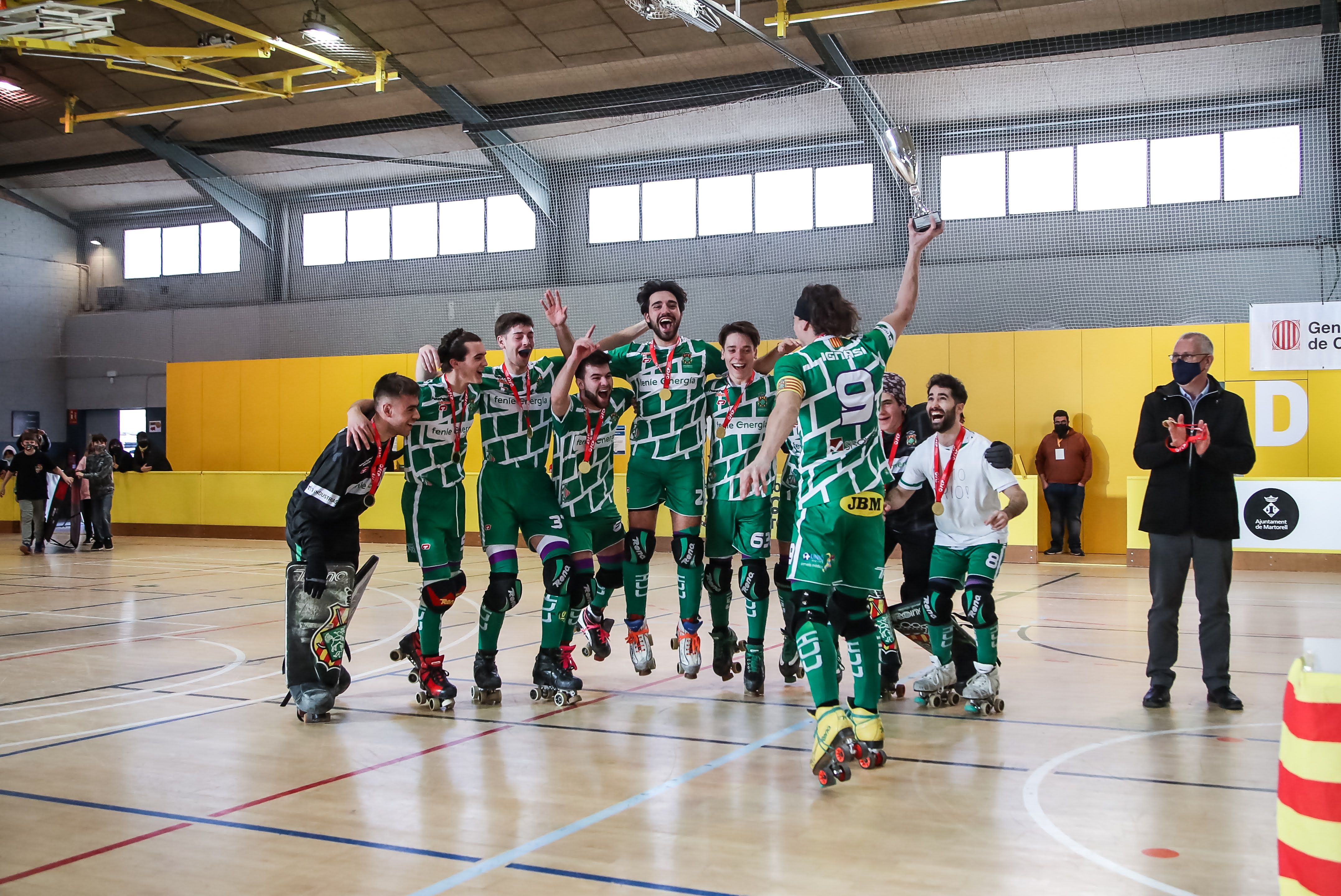 El Cerdanyola Club d'Hoquei aixeca la Copa Generalitat el febrer de 2022. FOTO: Svetlana Akimova