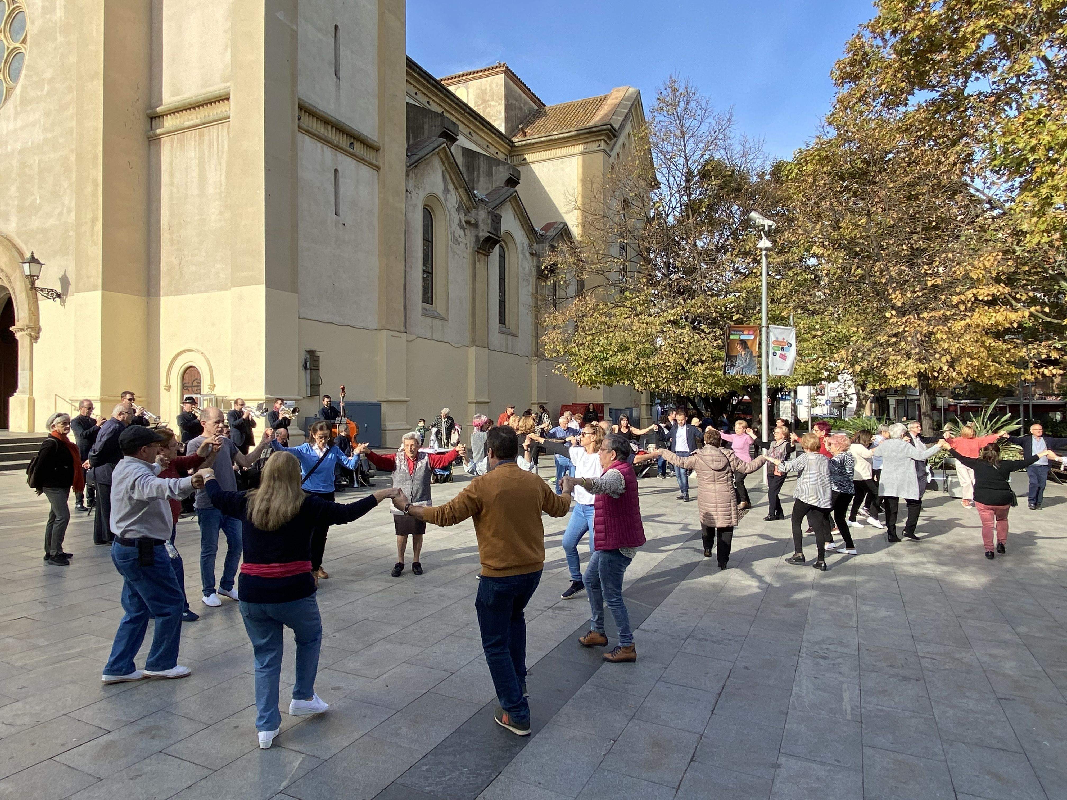 L'Agrupació Cultural Sardanista de Cerdanyola s'encarregarà d'ensenyar els balls. FOTO: Arxiu L'Agrupació Cultural Sardanista de Cerdanyola s'encarregarà d'ensenyar els balls. FOTO: Arxiu