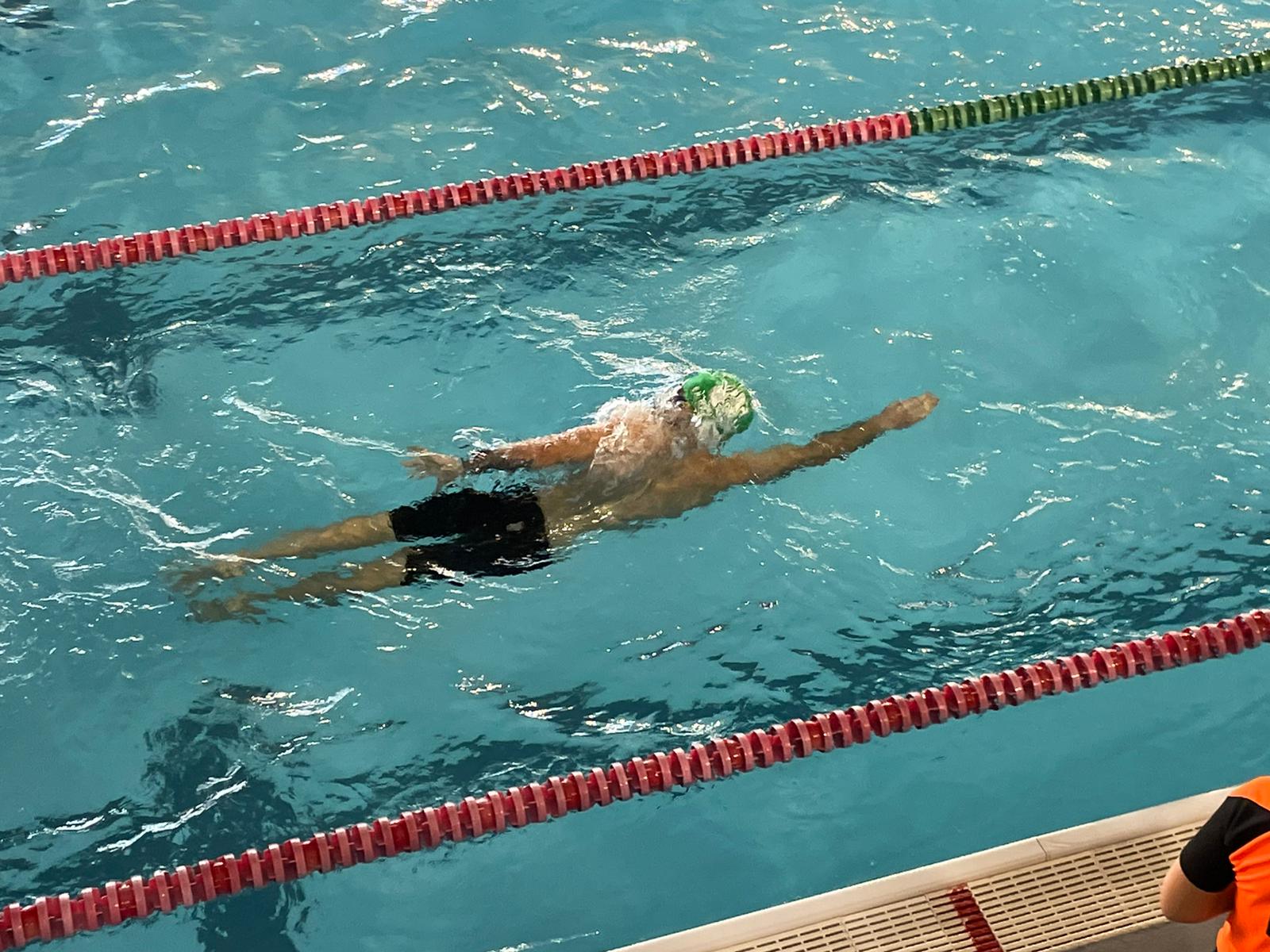 Un nedador del Club Natació Cerdanyola als Campionats de Catalunya d’Hivern. FOTO: Cedida