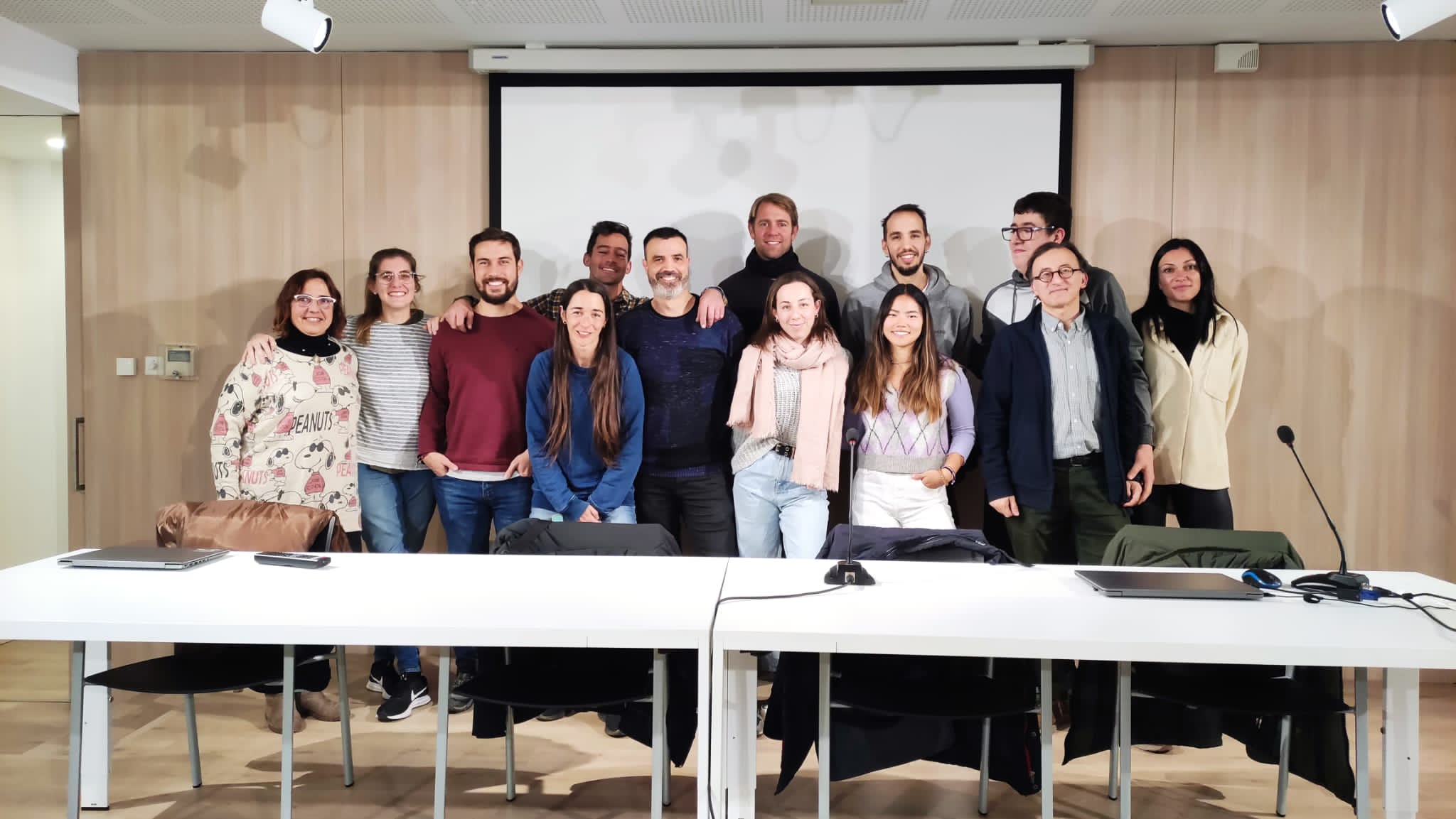 La Junta Directiva i l'equip tècnic dels Castellers de Cerdanyola durant l'assemblea ordinària de 2022. FOTO: Cedida