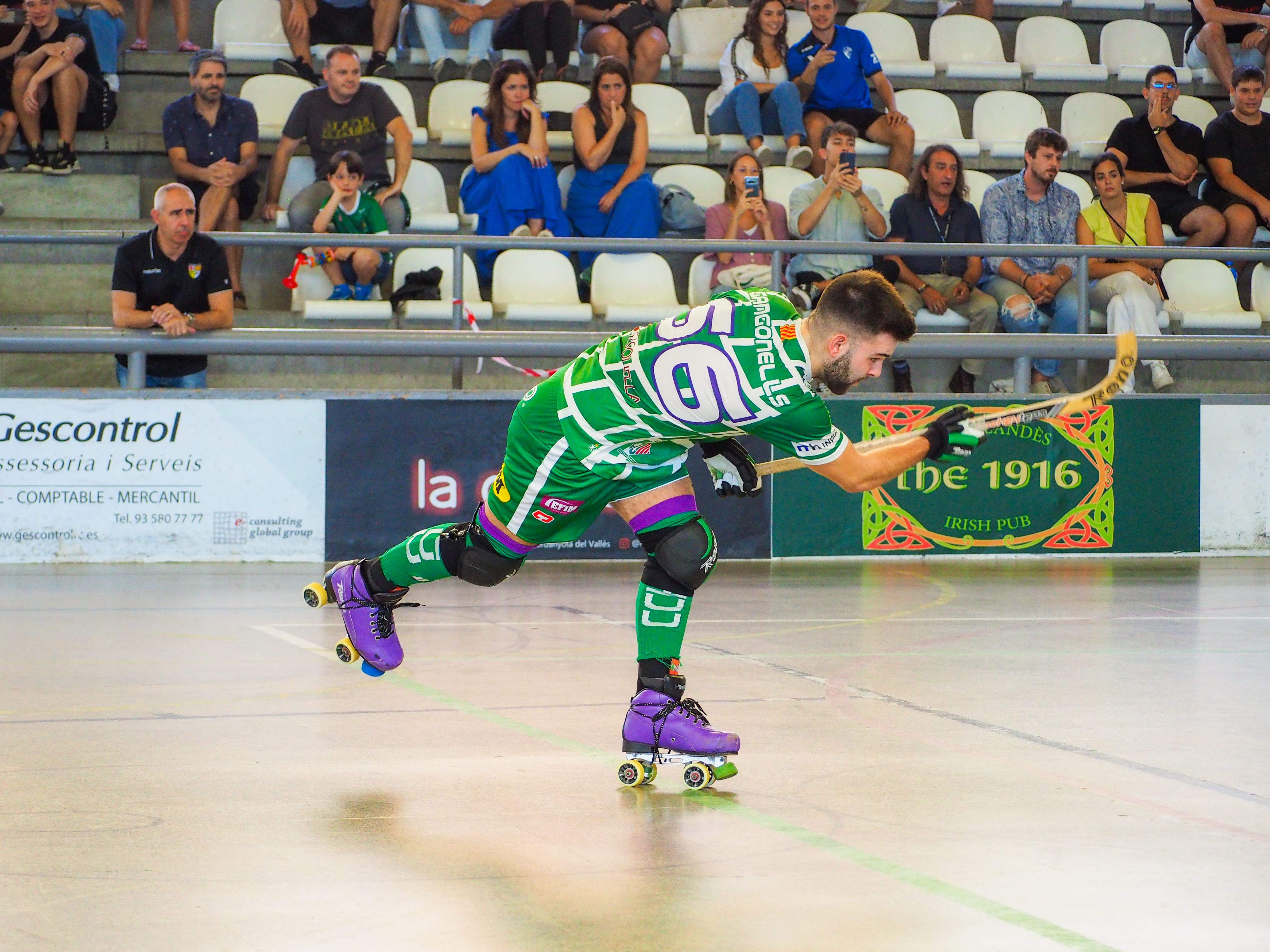 Arnau Gangonells en un partit anterior del Cerdanyola Club d'Hoquei a Can Xarau. FOTO: Mónica GM