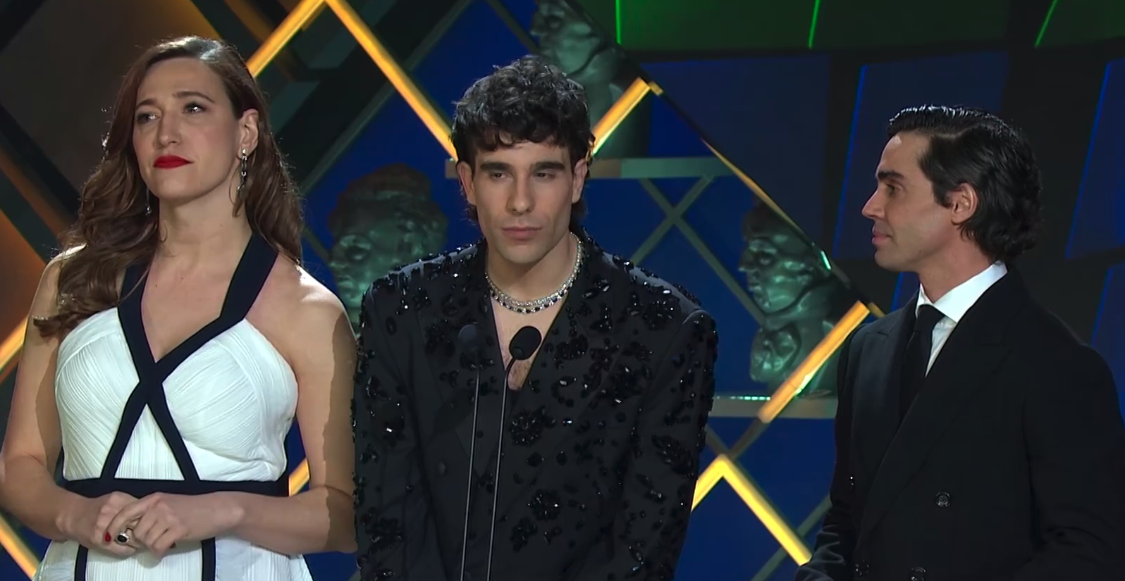 Abril Zamora amb Javier Calvo i Javier Ambrossi en la 37a edició dels Goya. FOTO: RTVE