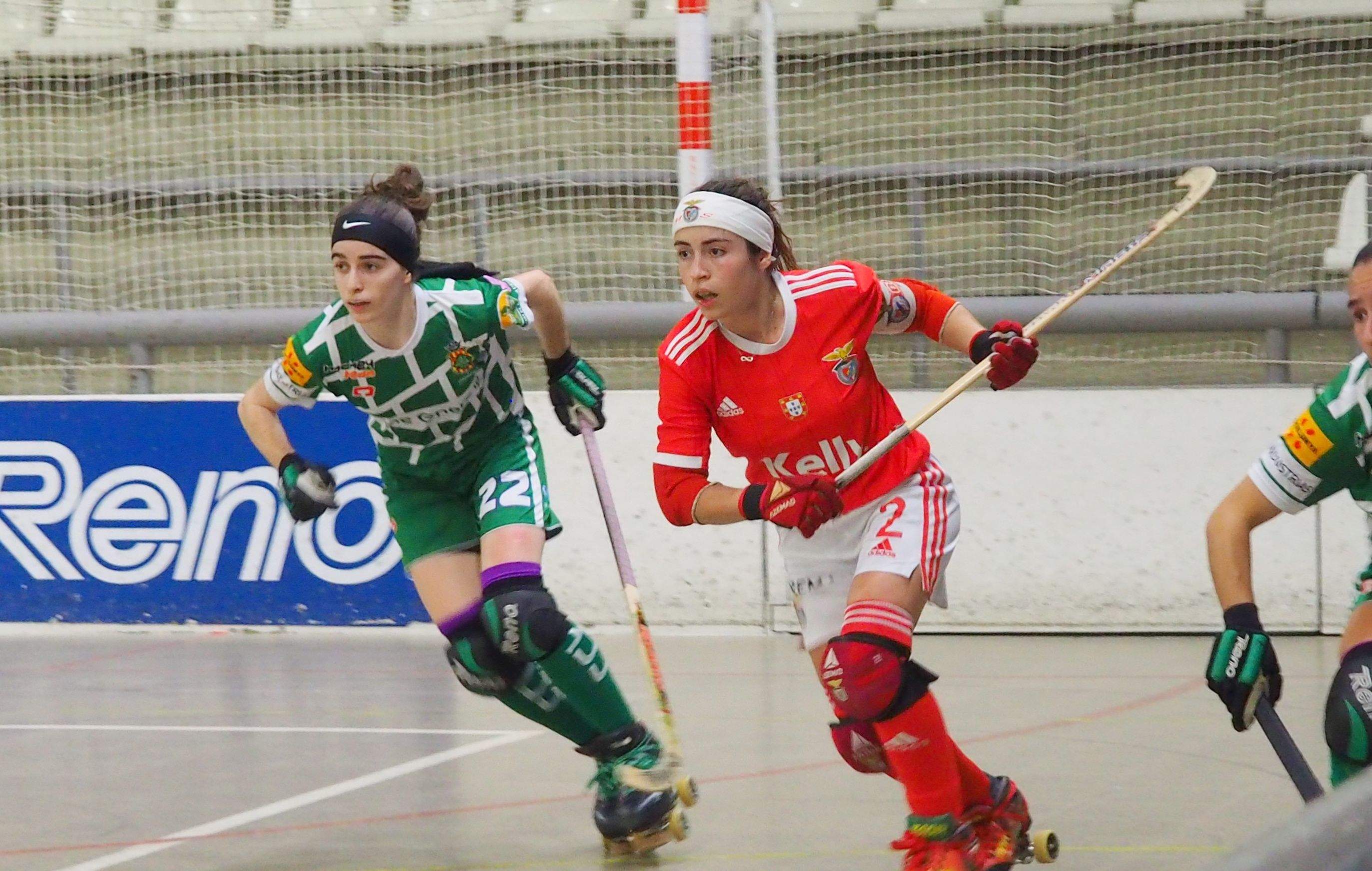 Un instant del partit entre el Cerdanyola Club d'Hoquei i el SL Benfica. FOTO: Mónica GM