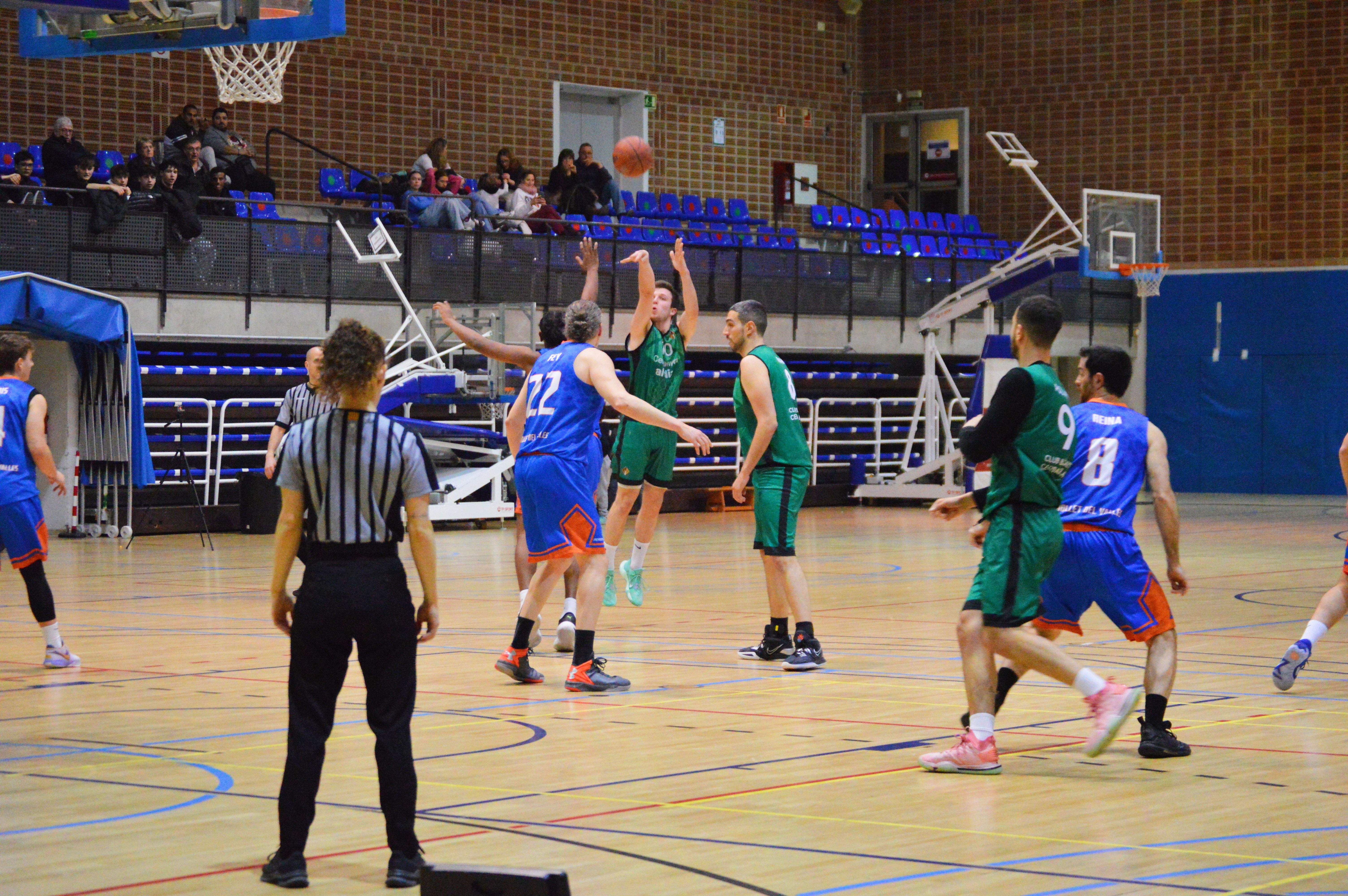 El primer equip del CB Cerdanyola en un partit de Copa Catalunya. FOTO: Nora MO