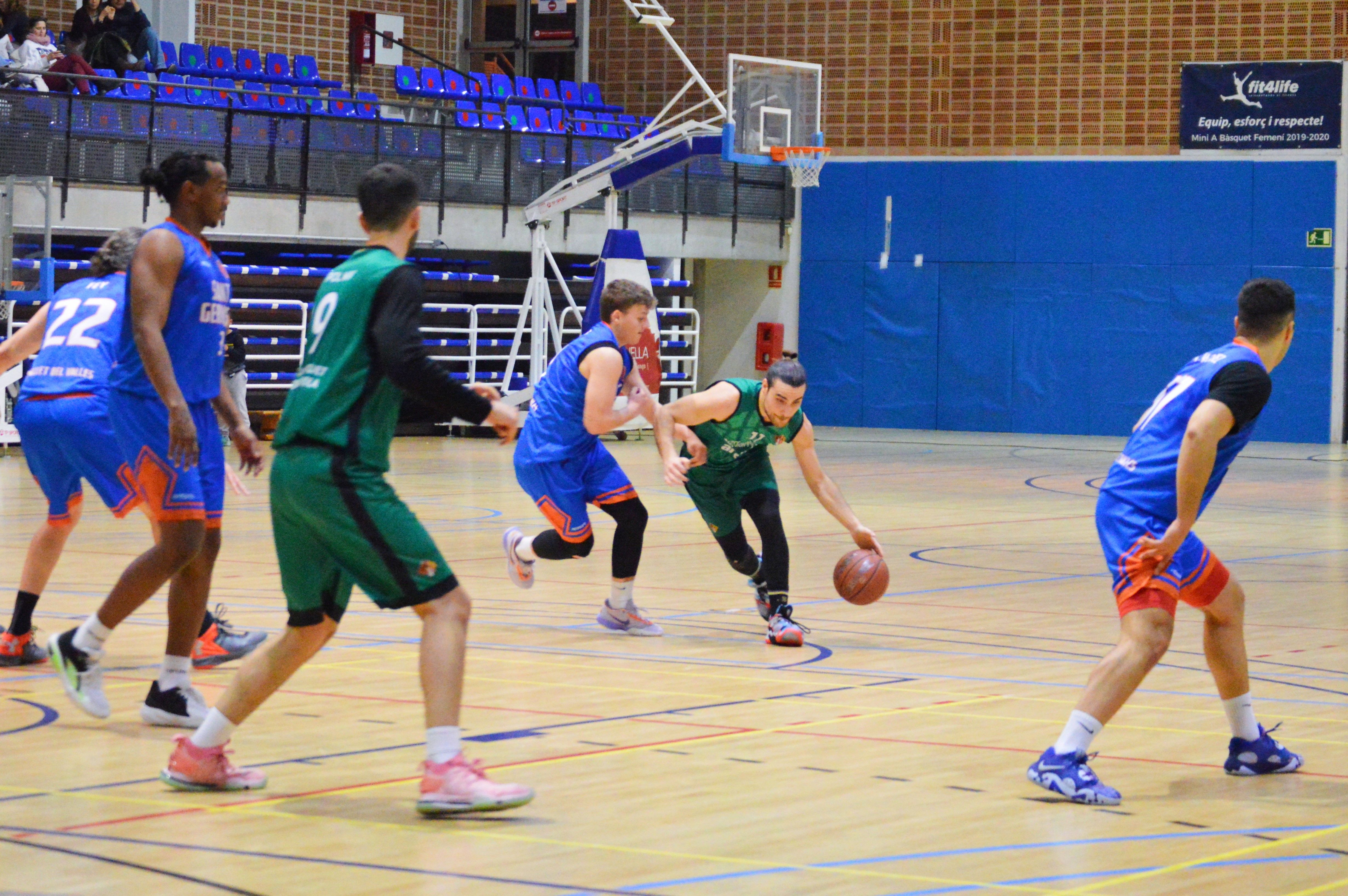 El primer equip del CB Cerdanyola en un partit de Copa Catalunya. FOTO: Nora MO