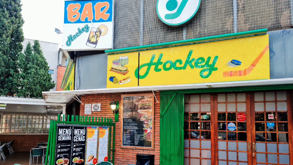 Exterior del Bar Hockey de Cerdanyola.