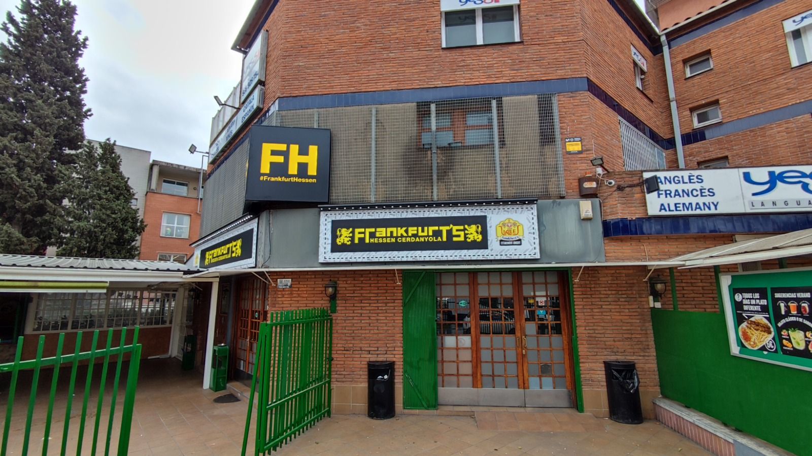 Cartell del nou negoci que obrirà al local del Bar Hockey: Frankfurt Hessen. FOTO: Cedida per rankfurt Hessen Cartell del nou negoci que obrirà al local del Bar Hockey: Frankfurt Hessen. FOTO: Cedida per rankfurt Hessen
