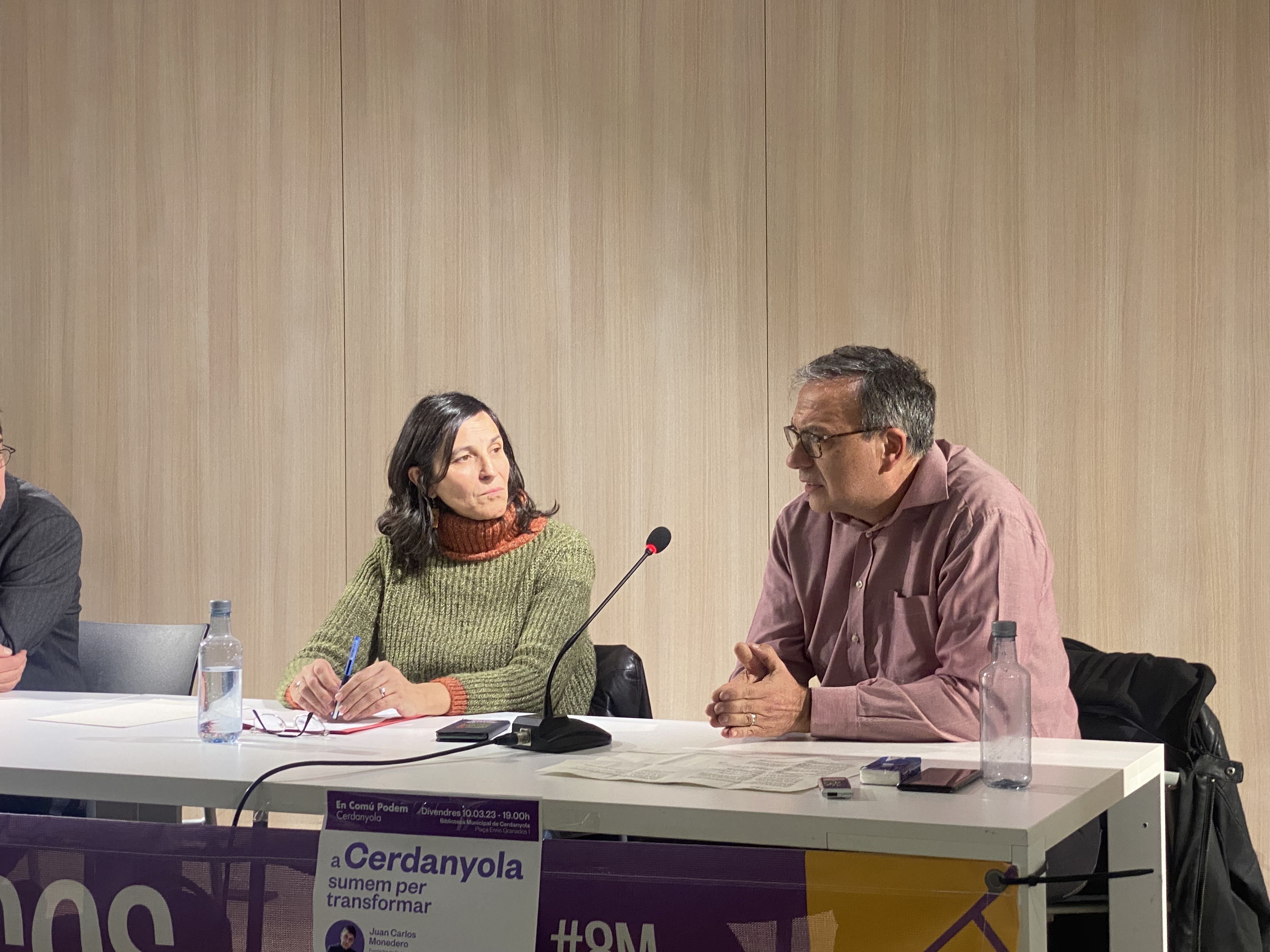 Pedro Arco intervé en l'acte d'En Comú Podem. 