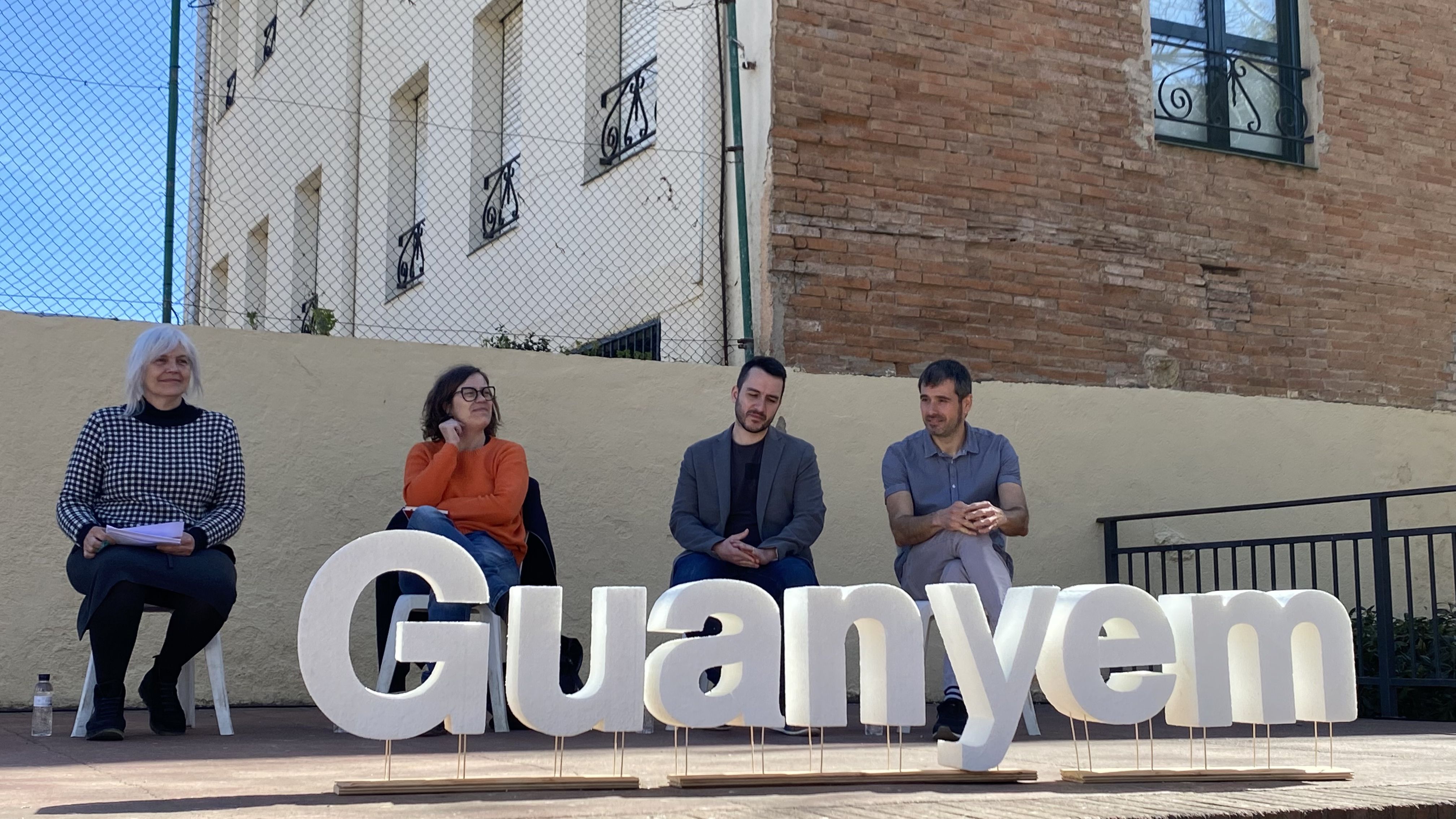 Dolors Sabater, Eulàlia Reguant, el candidat Ivan González i Carles Escolà a l'acte de Guanyem Cerdanyola. FOTO: Mónica GM Dolors Sabater, Eulàlia Reguant, el candidat Ivan González i Carles Escolà a l'acte de Guanyem Cerdanyola. FOTO: Mónica GM