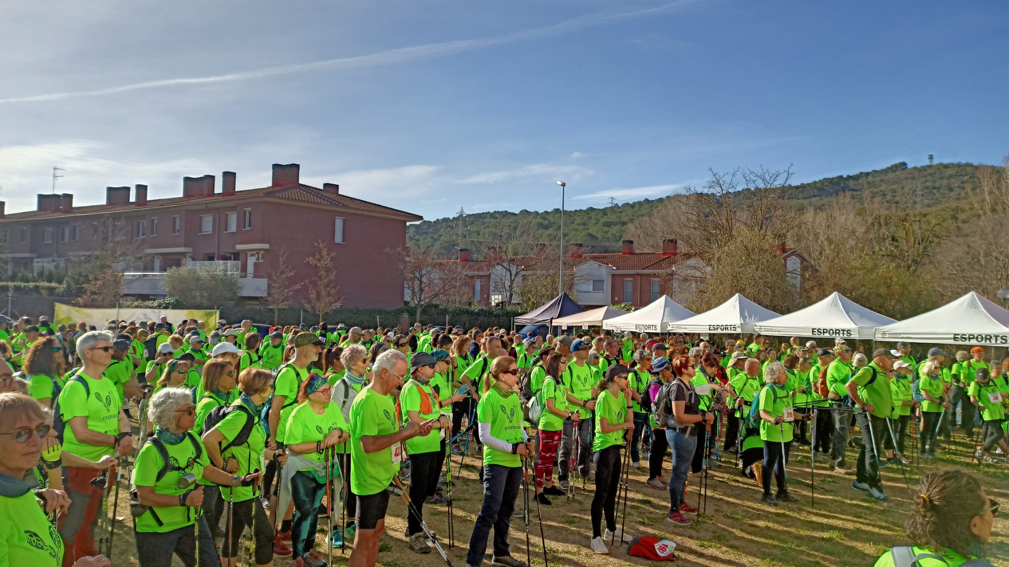 Participants de l'Ecomarxa abans d'arrencar la caminada des del PEM Guiera. FOTO: Cedida