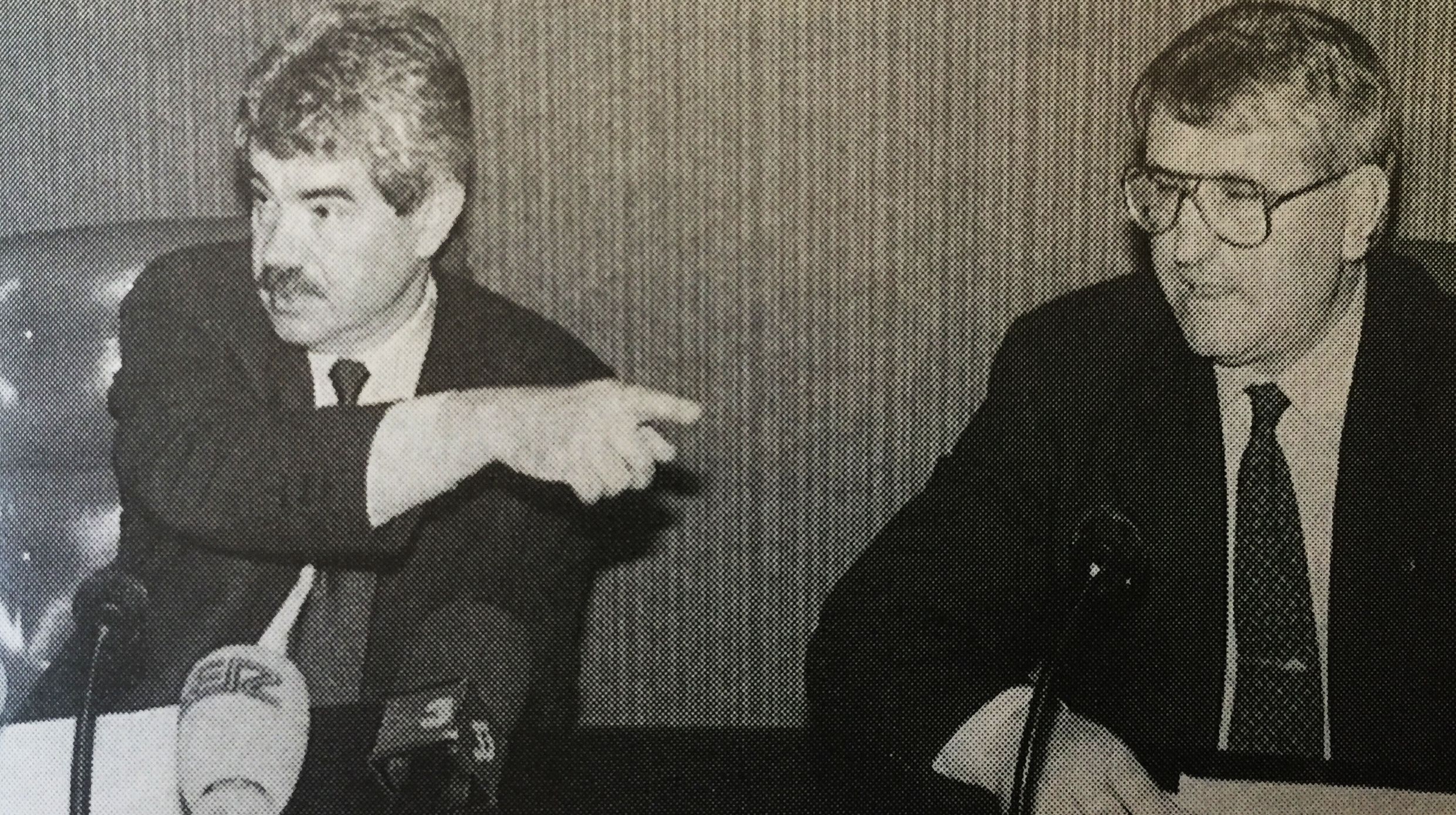 Pasqual Maragall i Celestino Sánchez a l'Ajuntament de Cerdanyola. FOTO: Arxiu del TOT (1994)