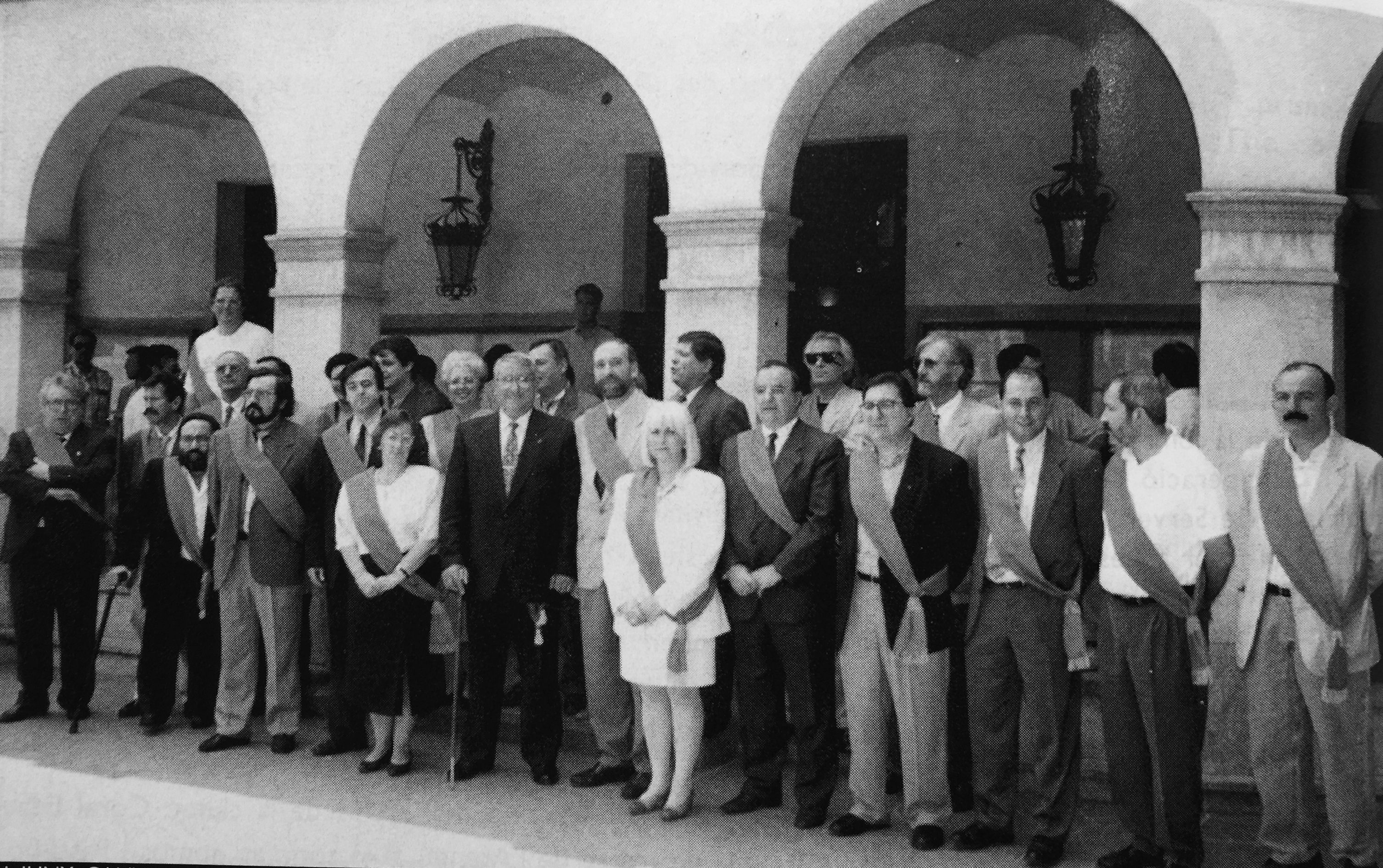 Els representants de l'Ajuntament de Cerdanyola l'any 1995. FOTO: Arxiu del TOT