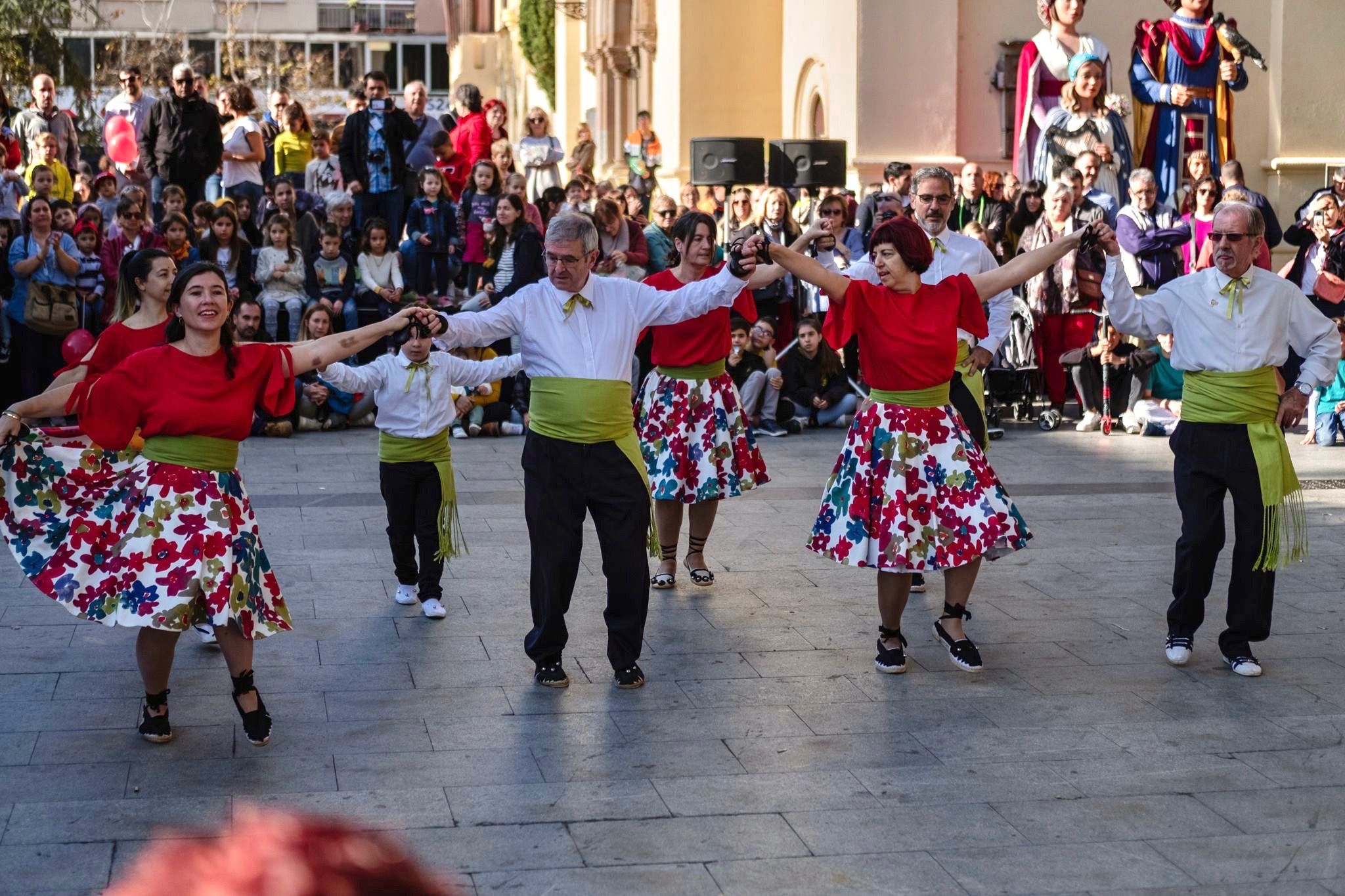 La Colla de Gitanes i Antics Dansaires durant el Roser de Maig de 2022. FOTO: Ale Gómez