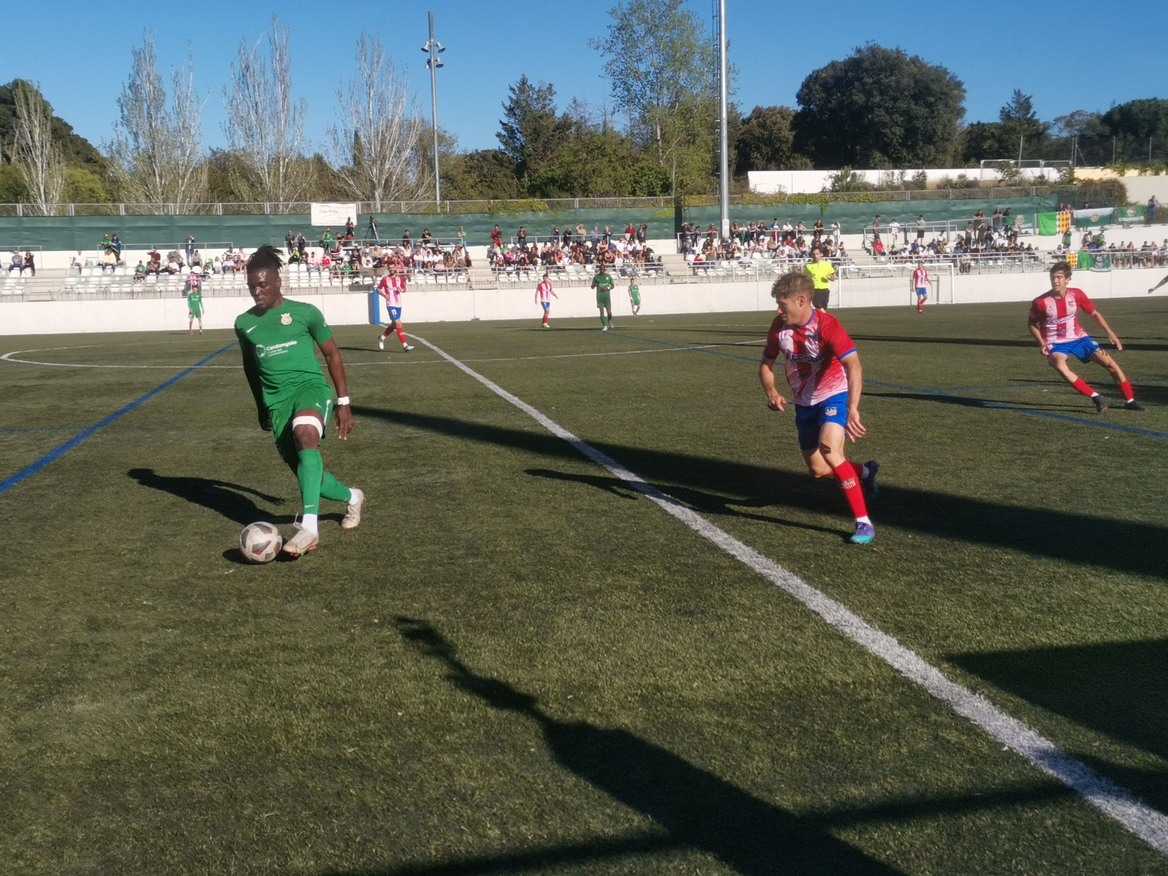 Els tres gols del Navalcarnero han sigut en els primers deu minuts de la segona meitat. FOTO: Guillem Barrera