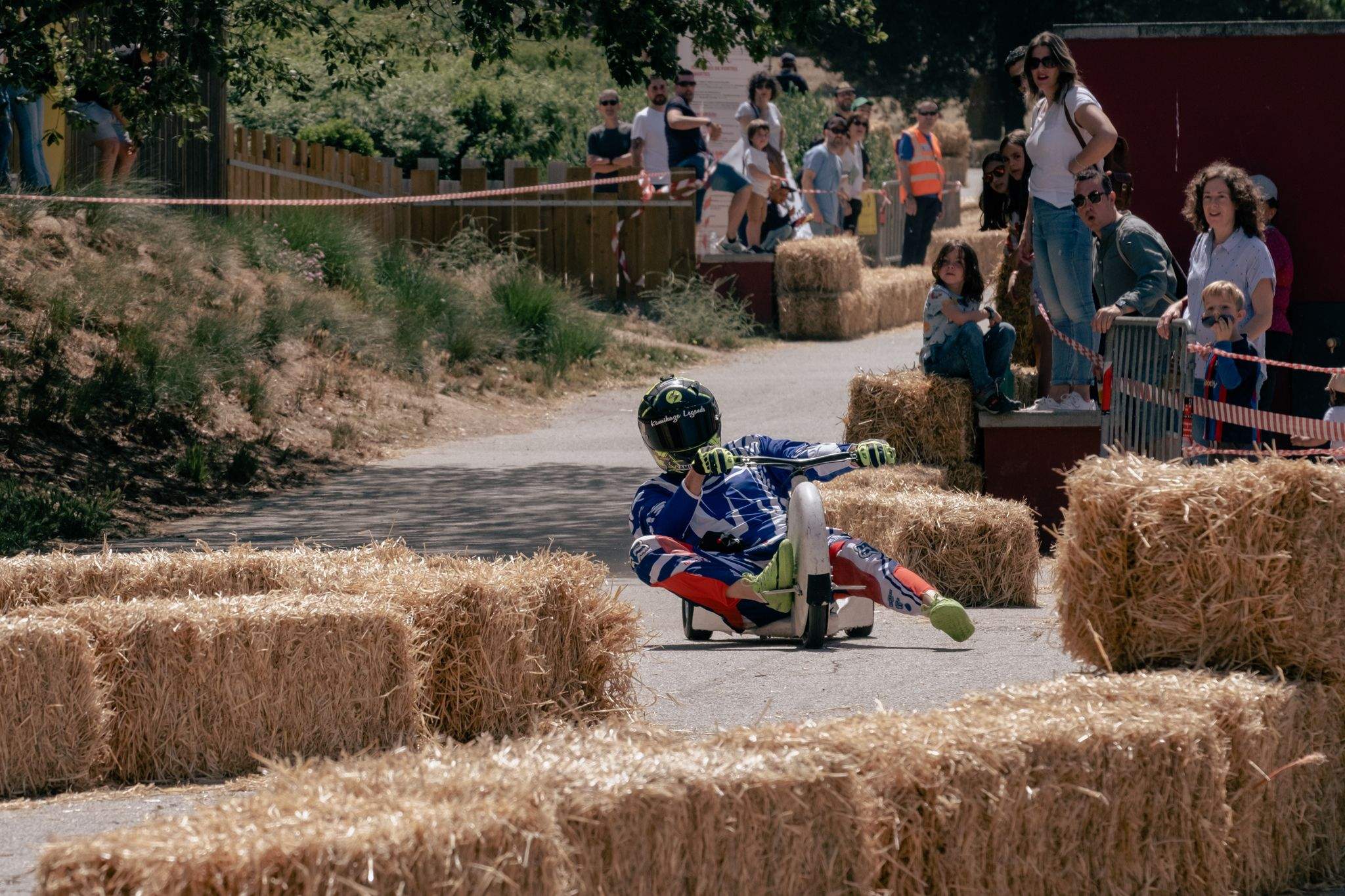 Els carretons de la Baixcarnyola a tota velocitat pel Parc del Turonet. FOTO: Ale Gómez